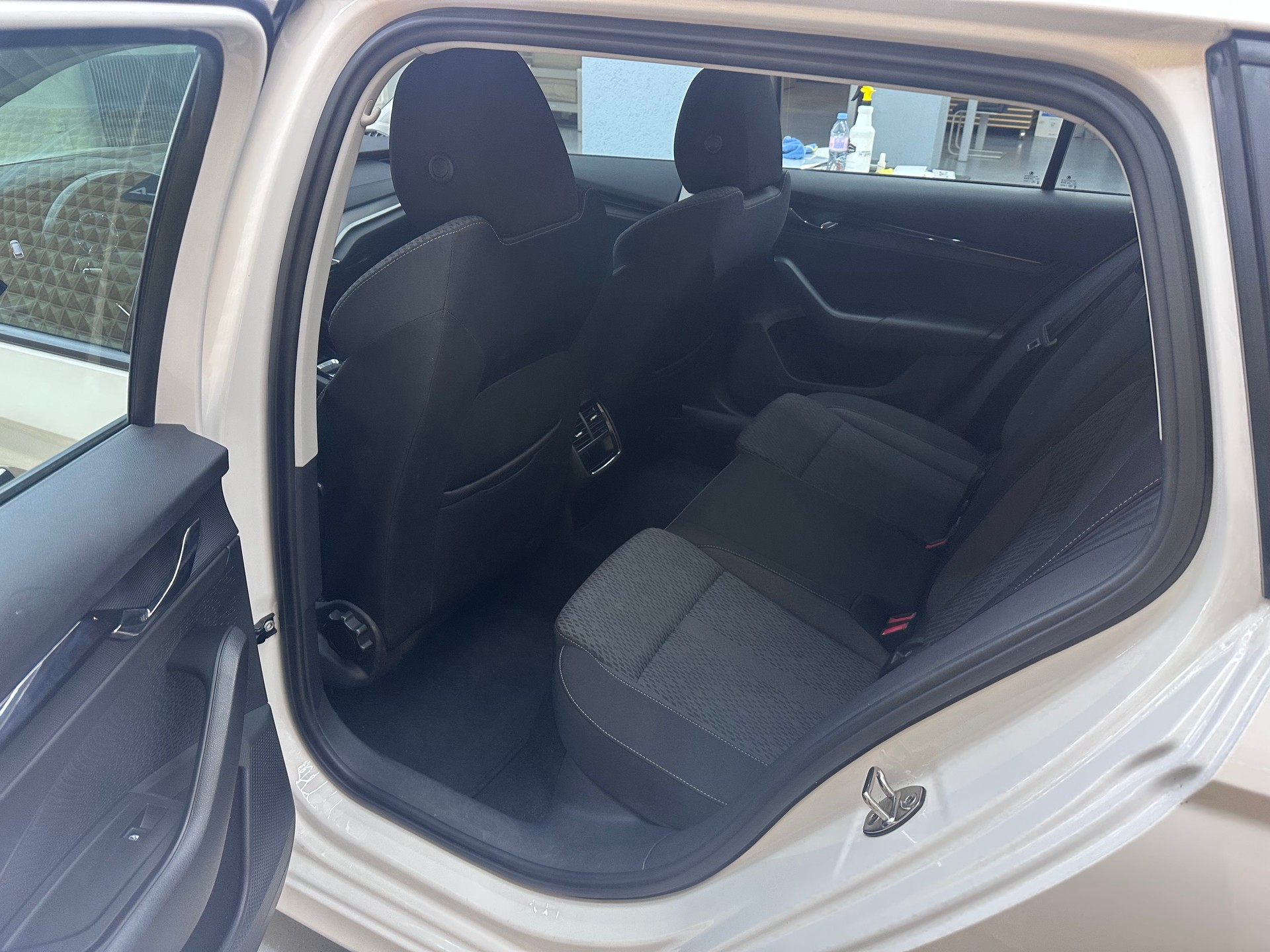 SKODA Octavia Combi 1.5 TSI mHEV DSG Ambition-image-8