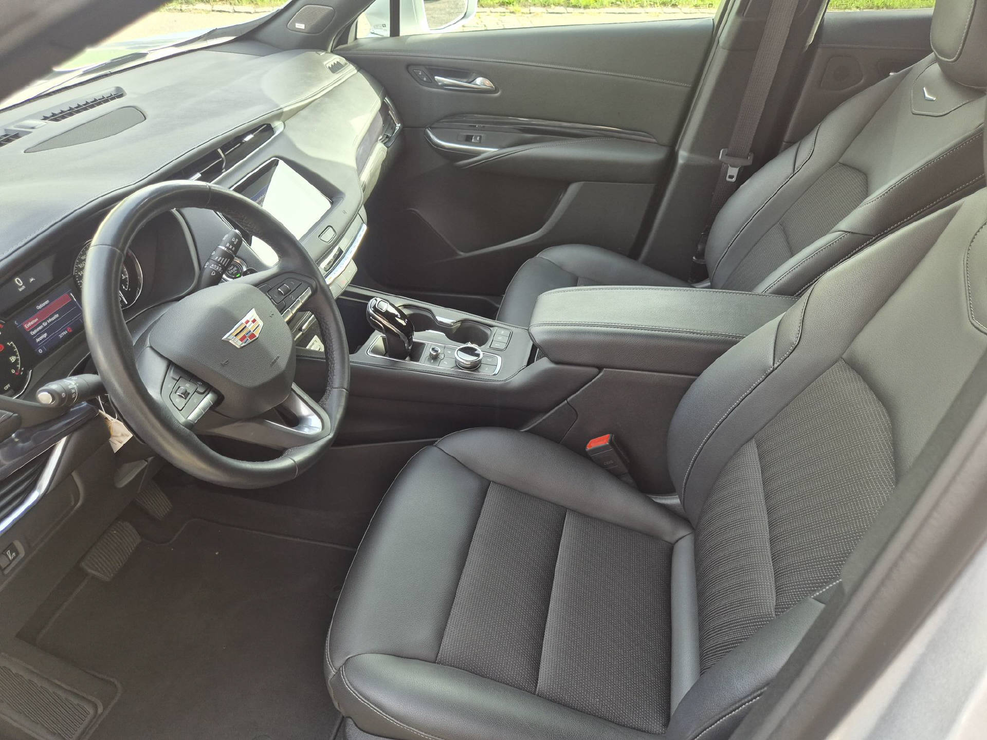 CADILLAC XT4 2.0 TD 174 PS Luxury-image-8