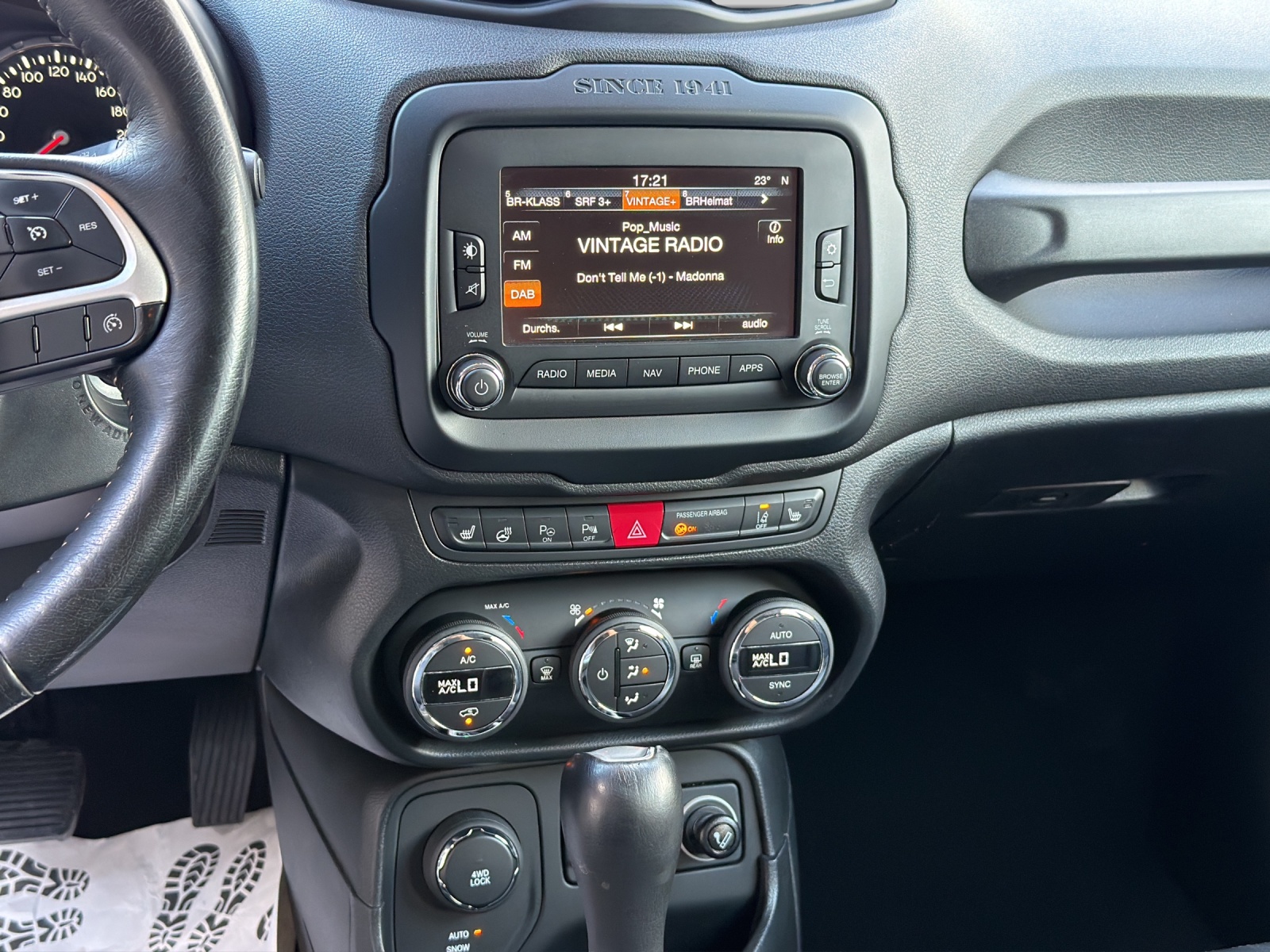 JEEP Renegade 1.4 Turbo Limited AWD-image-12
