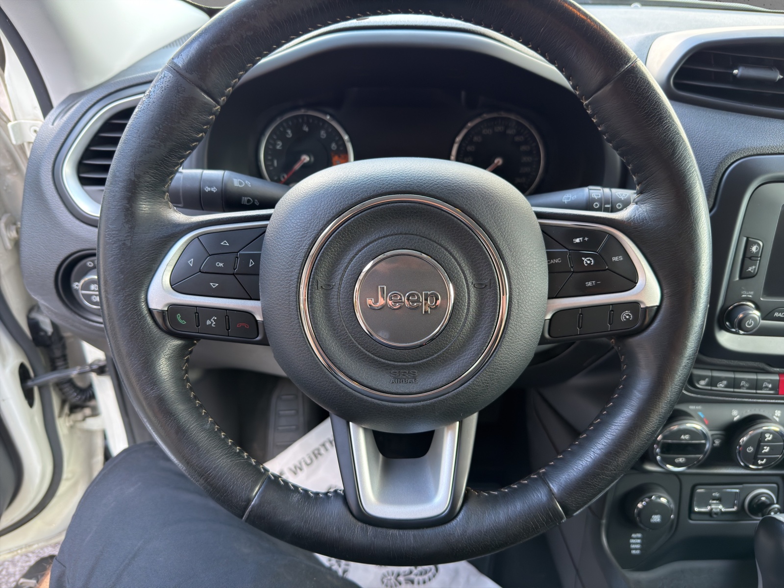 JEEP Renegade 1.4 Turbo Limited AWD-image-9