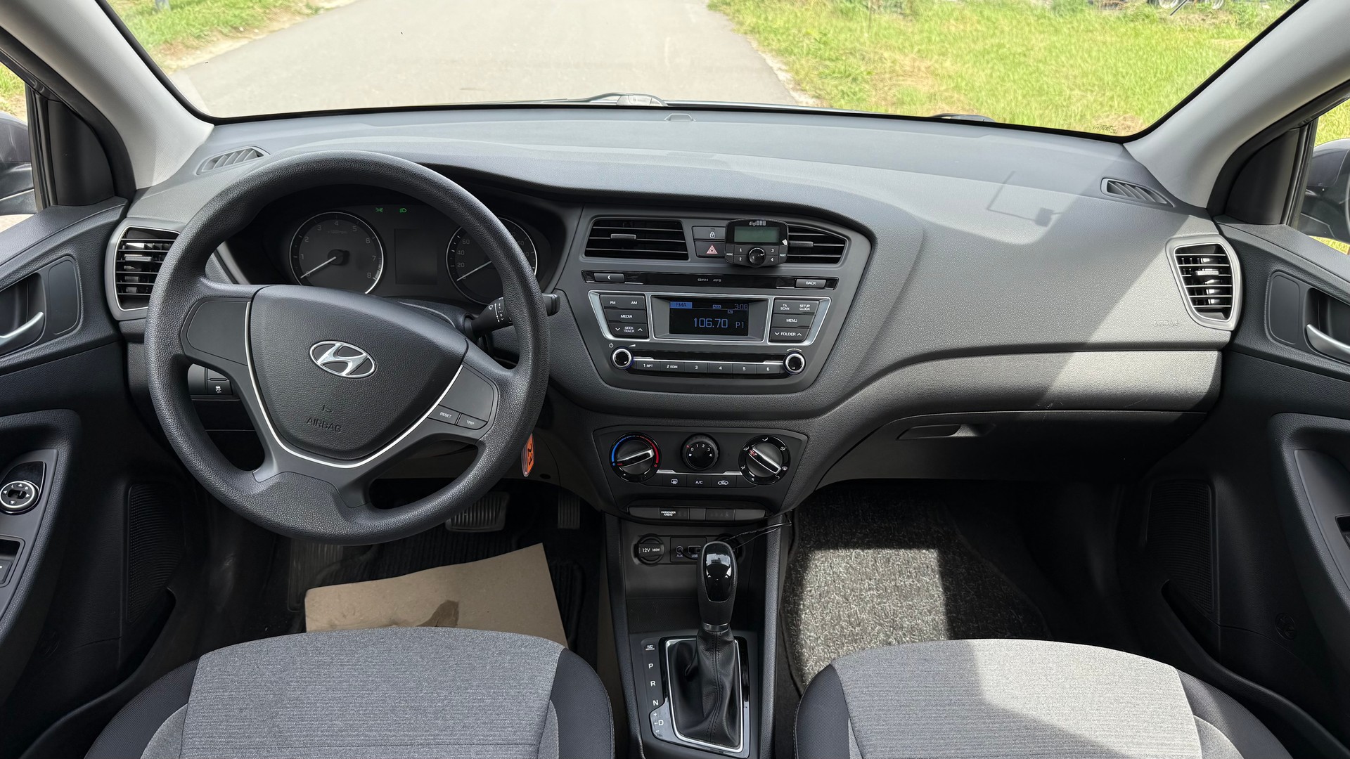 HYUNDAI i20 1.4 Style Automatic-image-6