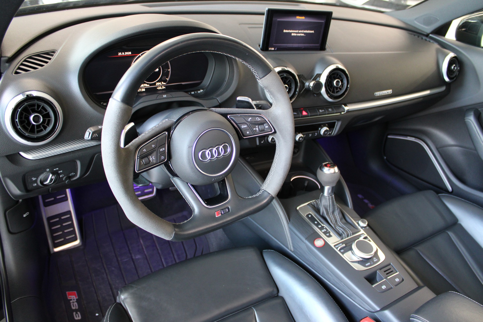 AUDI RS3 Limousine 2.5 TSI quattro S-tronic-image-9