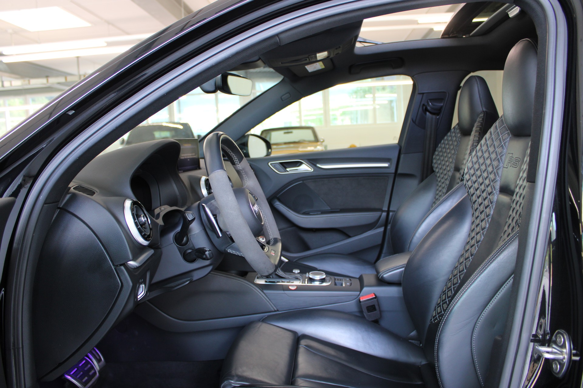AUDI RS3 Limousine 2.5 TSI quattro S-tronic-image-15