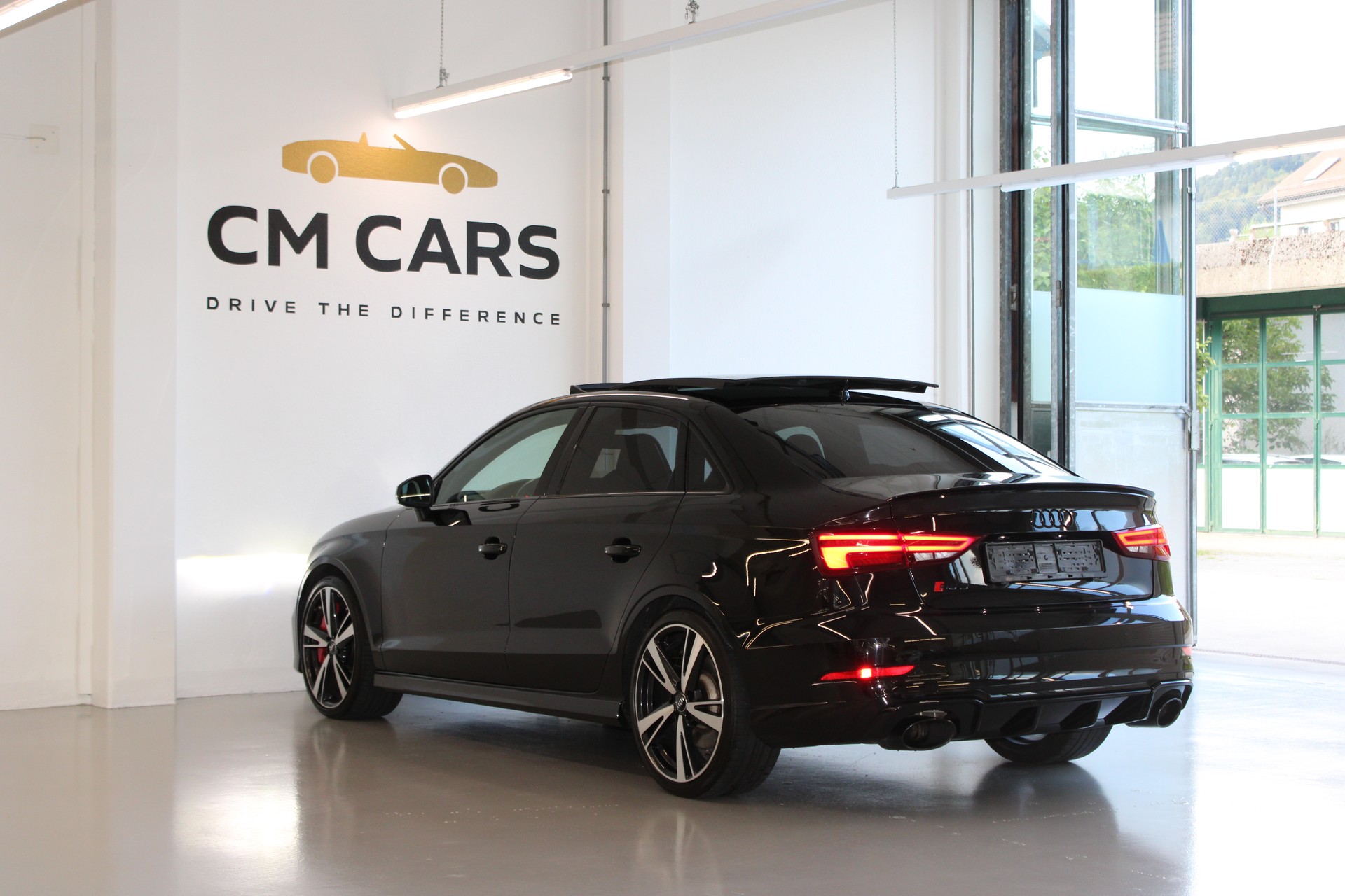 AUDI RS3 Limousine 2.5 TSI quattro S-tronic-image-8