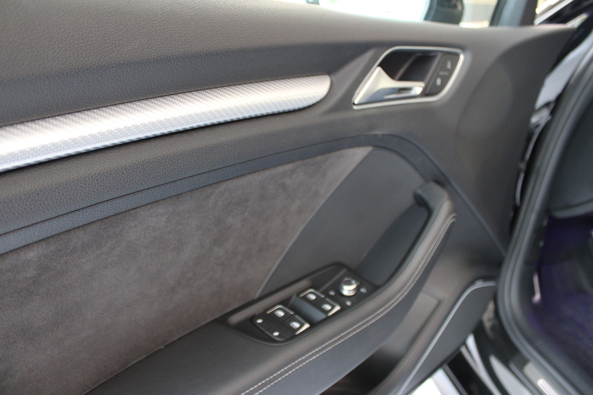 AUDI RS3 Limousine 2.5 TSI quattro S-tronic-image-11