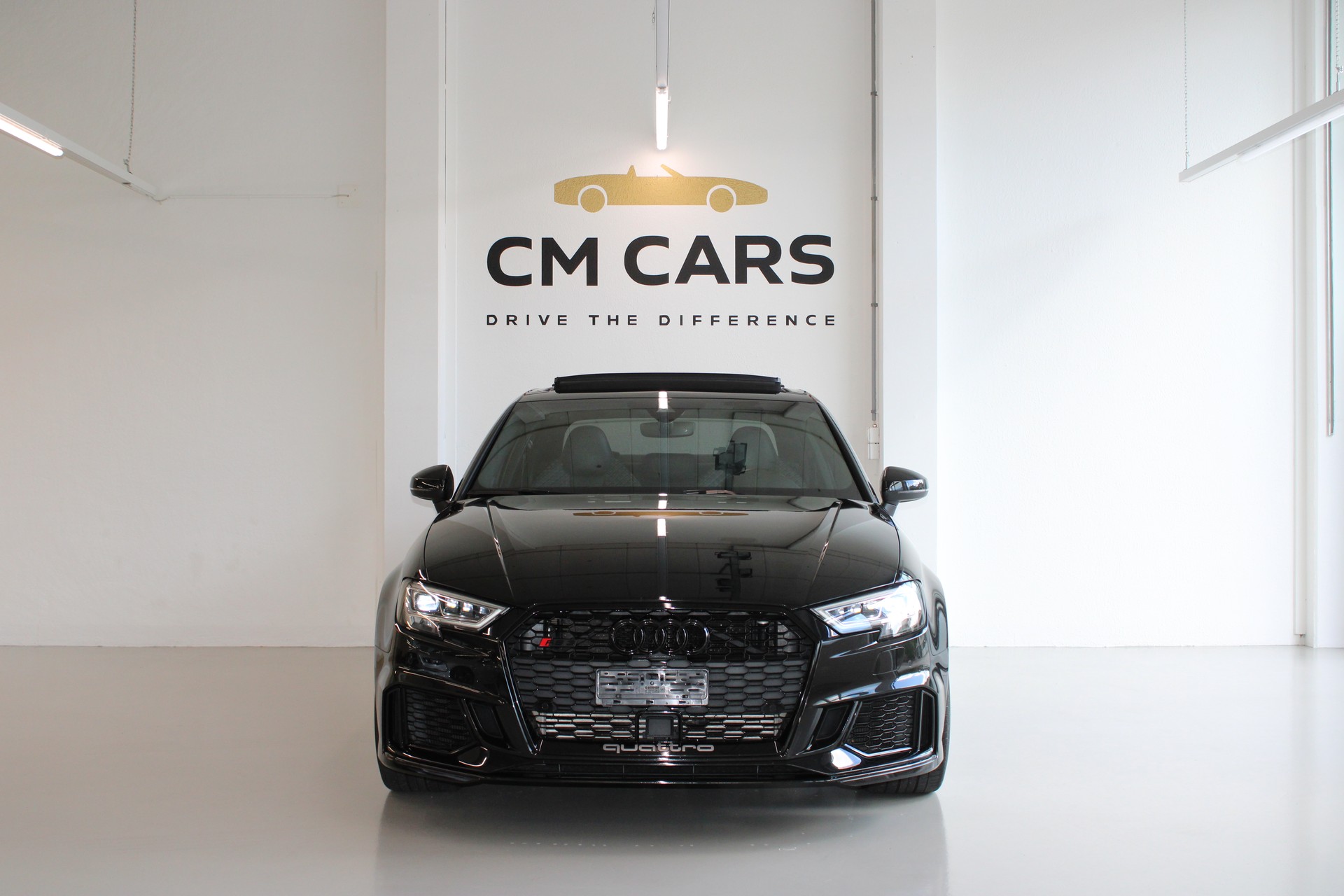 AUDI RS3 Limousine 2.5 TSI quattro S-tronic-showroom-element-1
