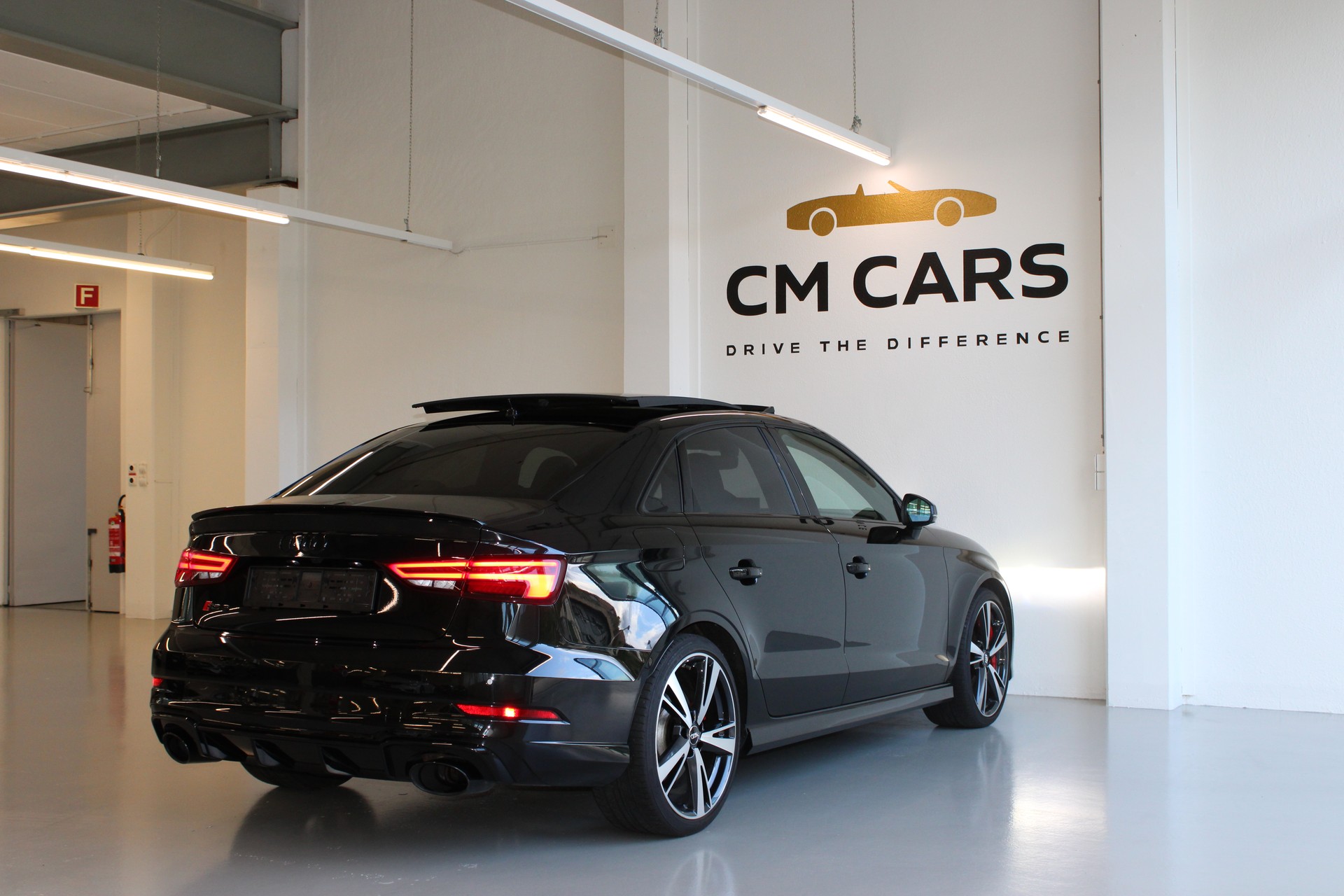 AUDI RS3 Limousine 2.5 TSI quattro S-tronic-image-7