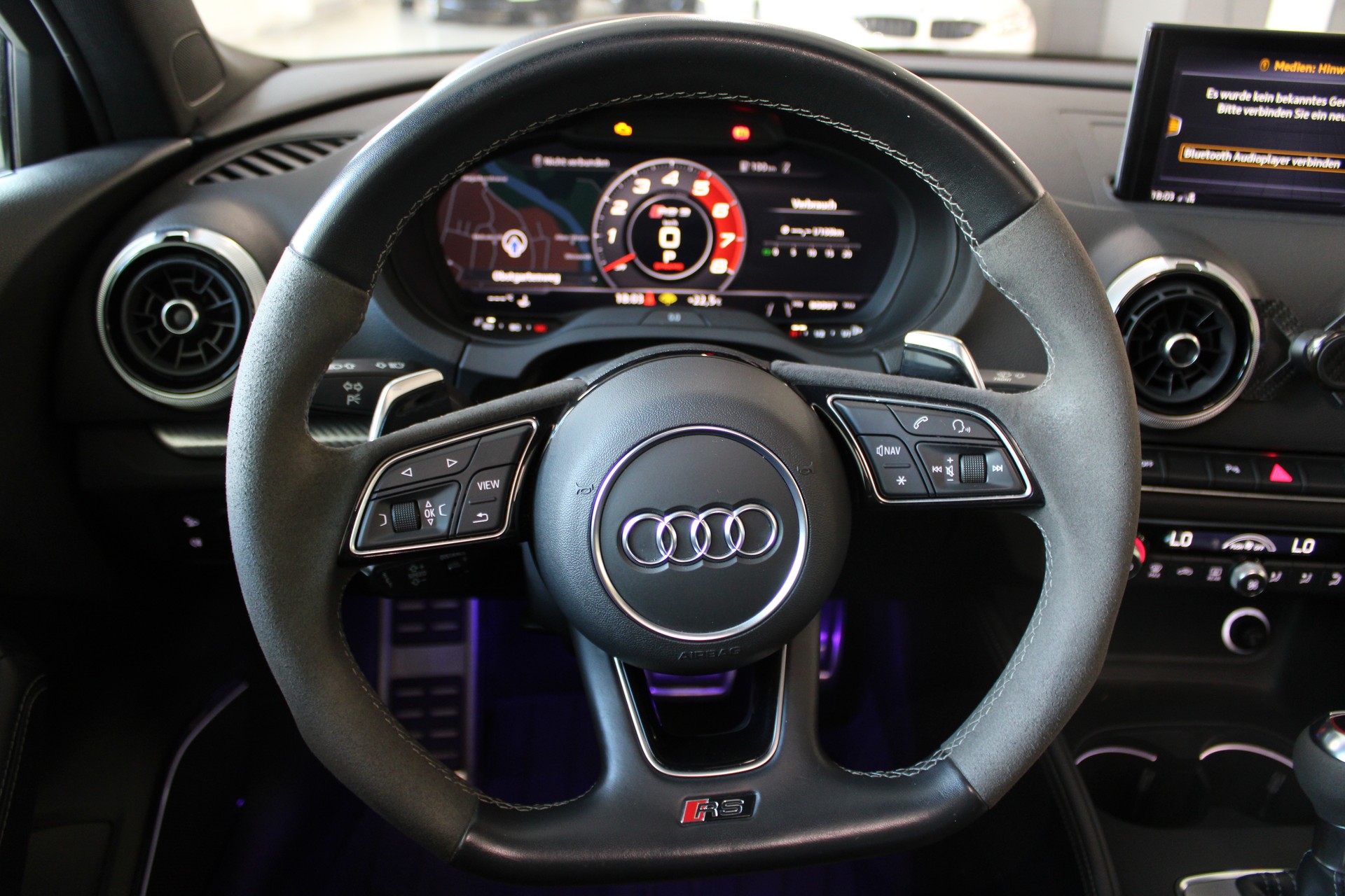 AUDI RS3 Limousine 2.5 TSI quattro S-tronic-image-10