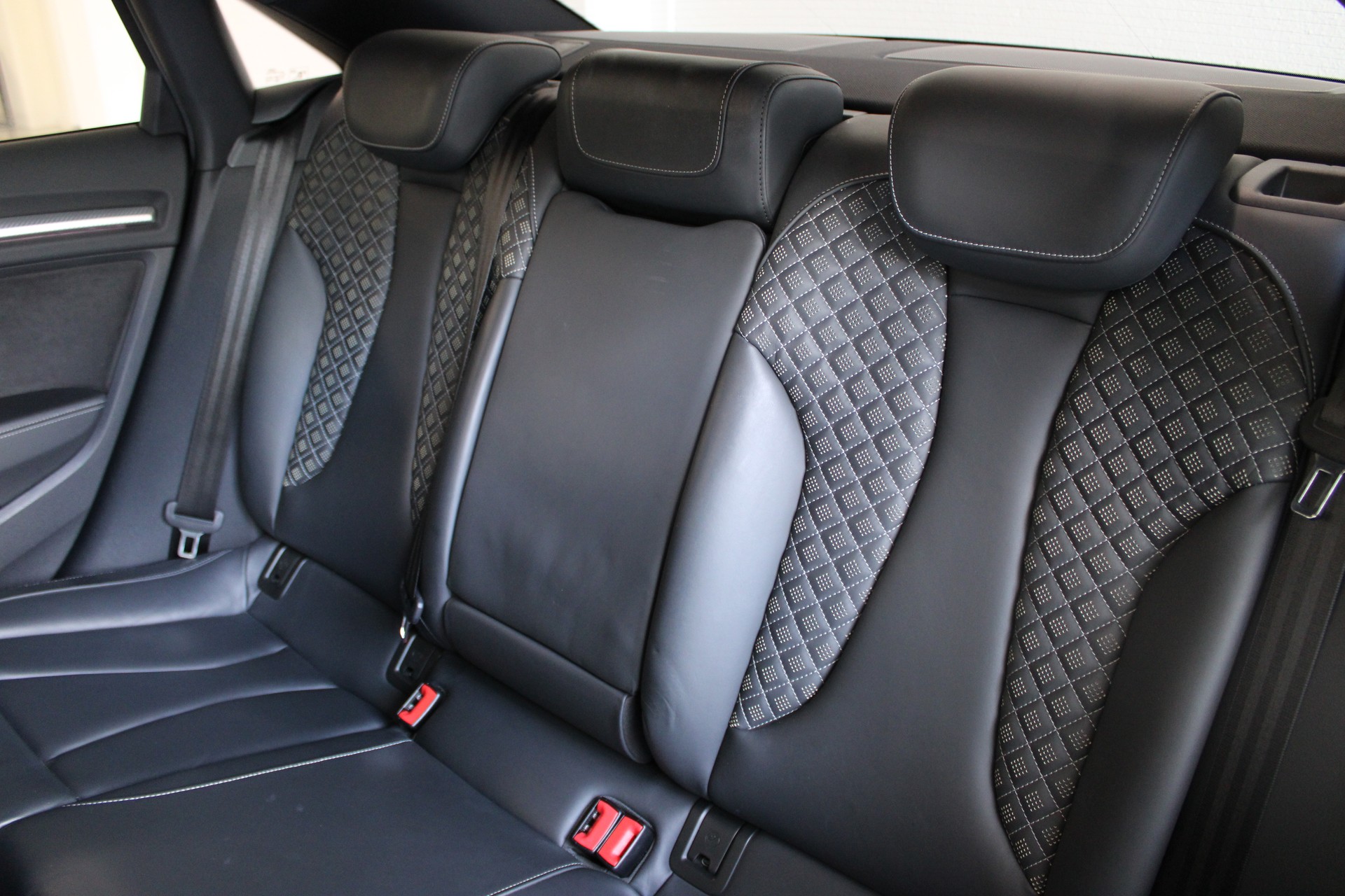 AUDI RS3 Limousine 2.5 TSI quattro S-tronic-image-17