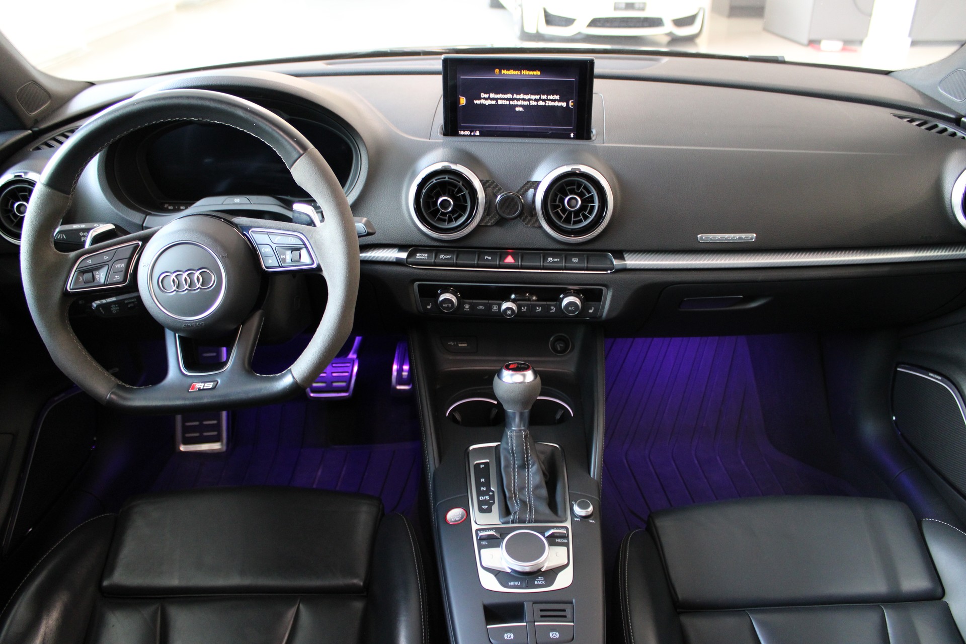 AUDI RS3 Limousine 2.5 TSI quattro S-tronic-image-19