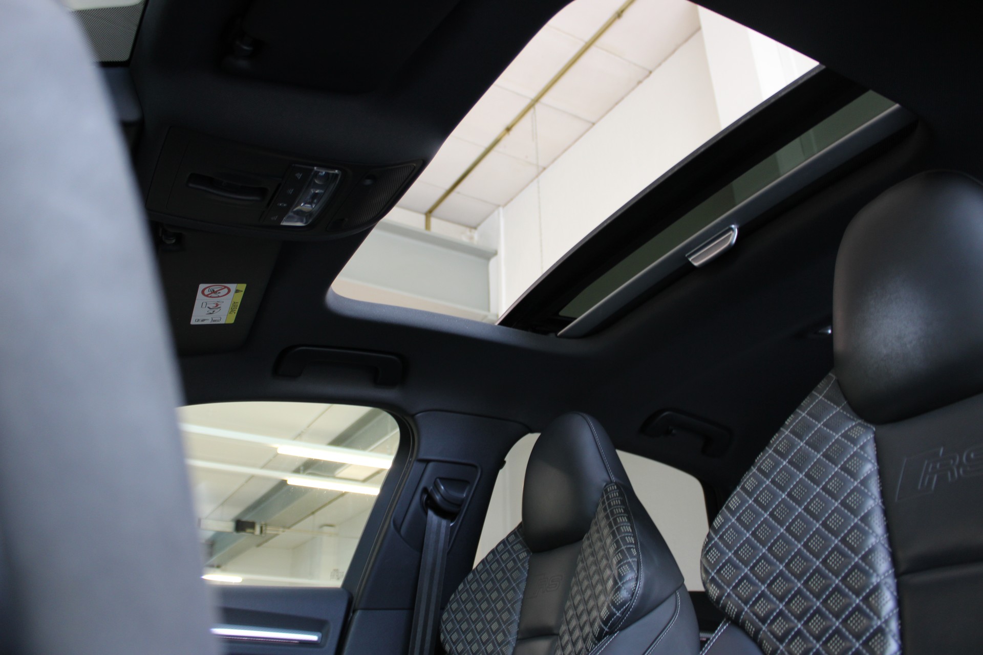 AUDI RS3 Limousine 2.5 TSI quattro S-tronic-image-14