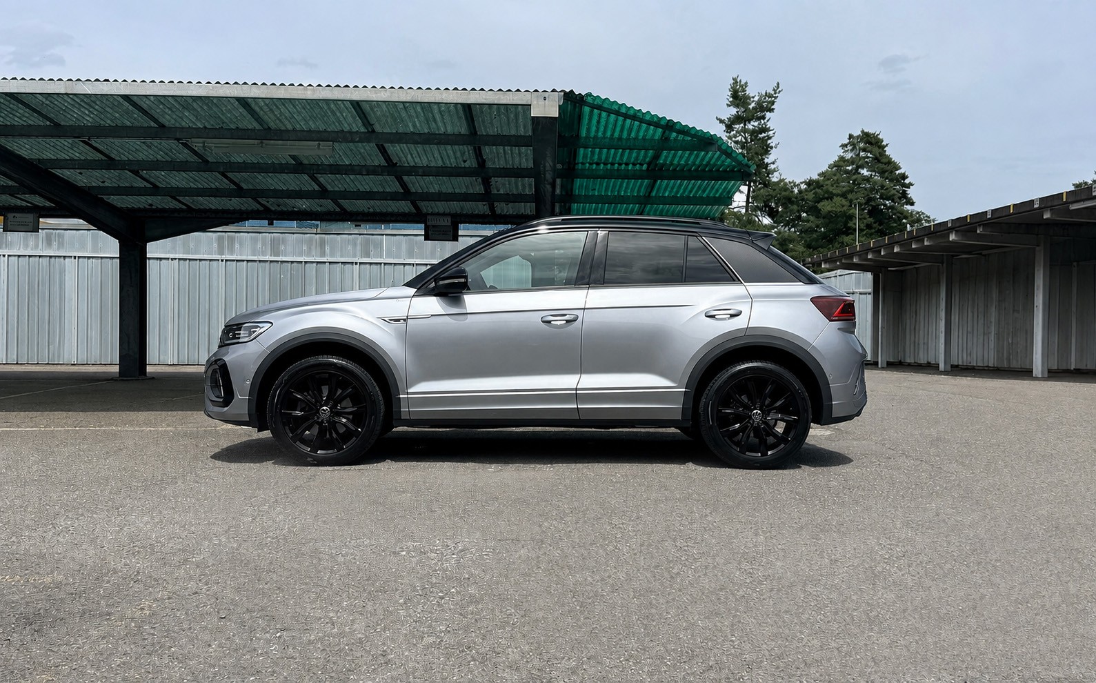 VW T-Roc 2.0 TSI R-Line DSG 4Motion-image-2