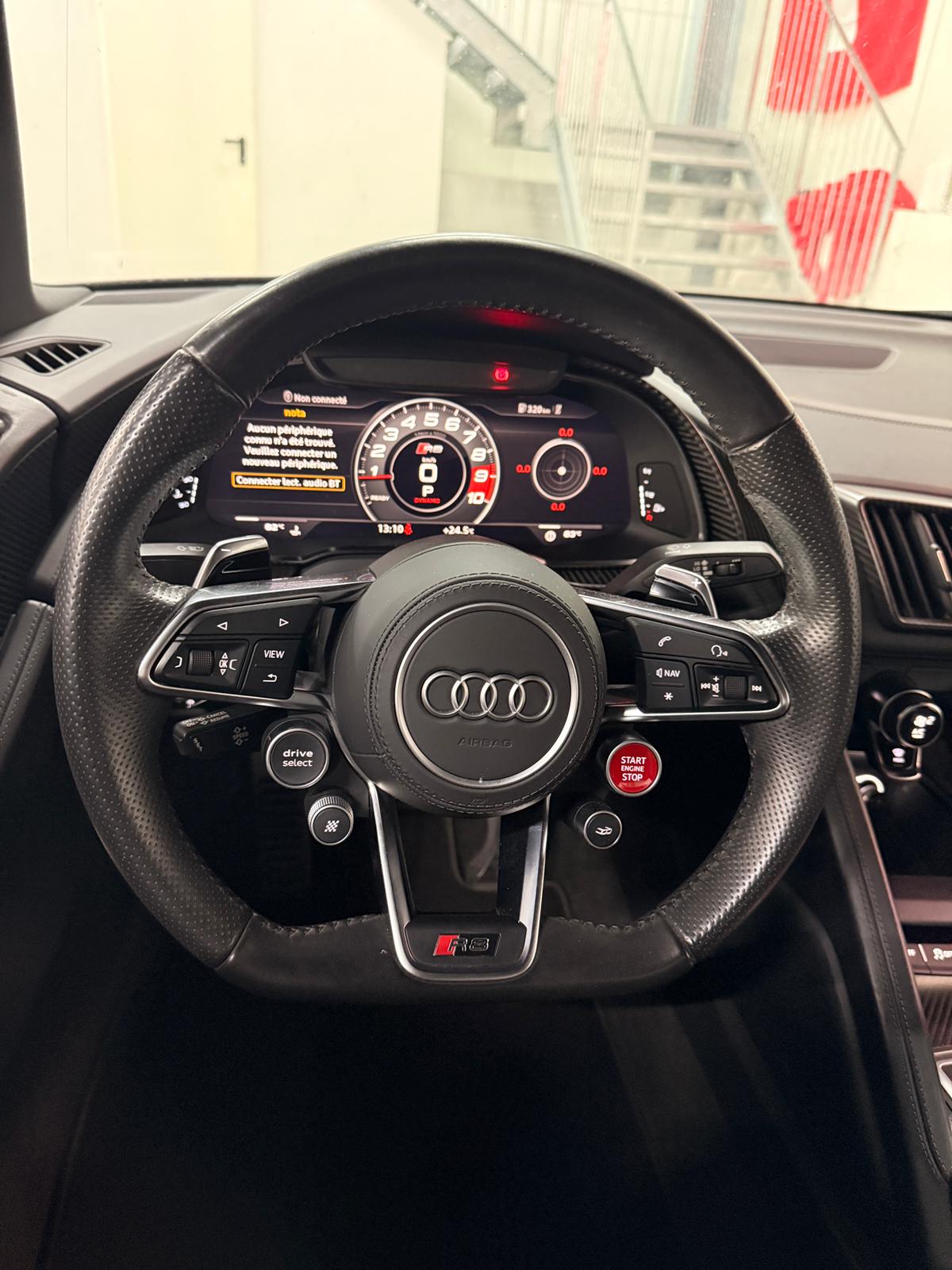 AUDI R8 Coupé 5.2 plus S-Tronic-image-23