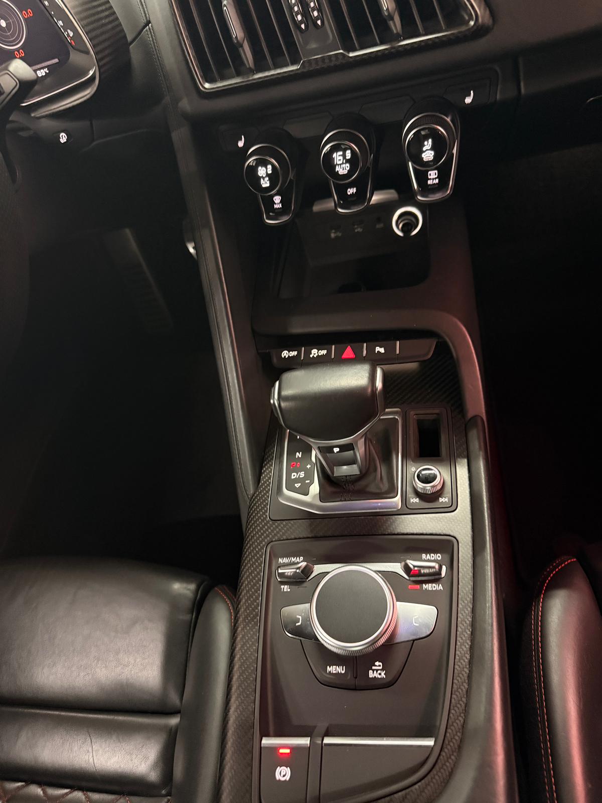 AUDI R8 Coupé 5.2 plus S-Tronic-image-24