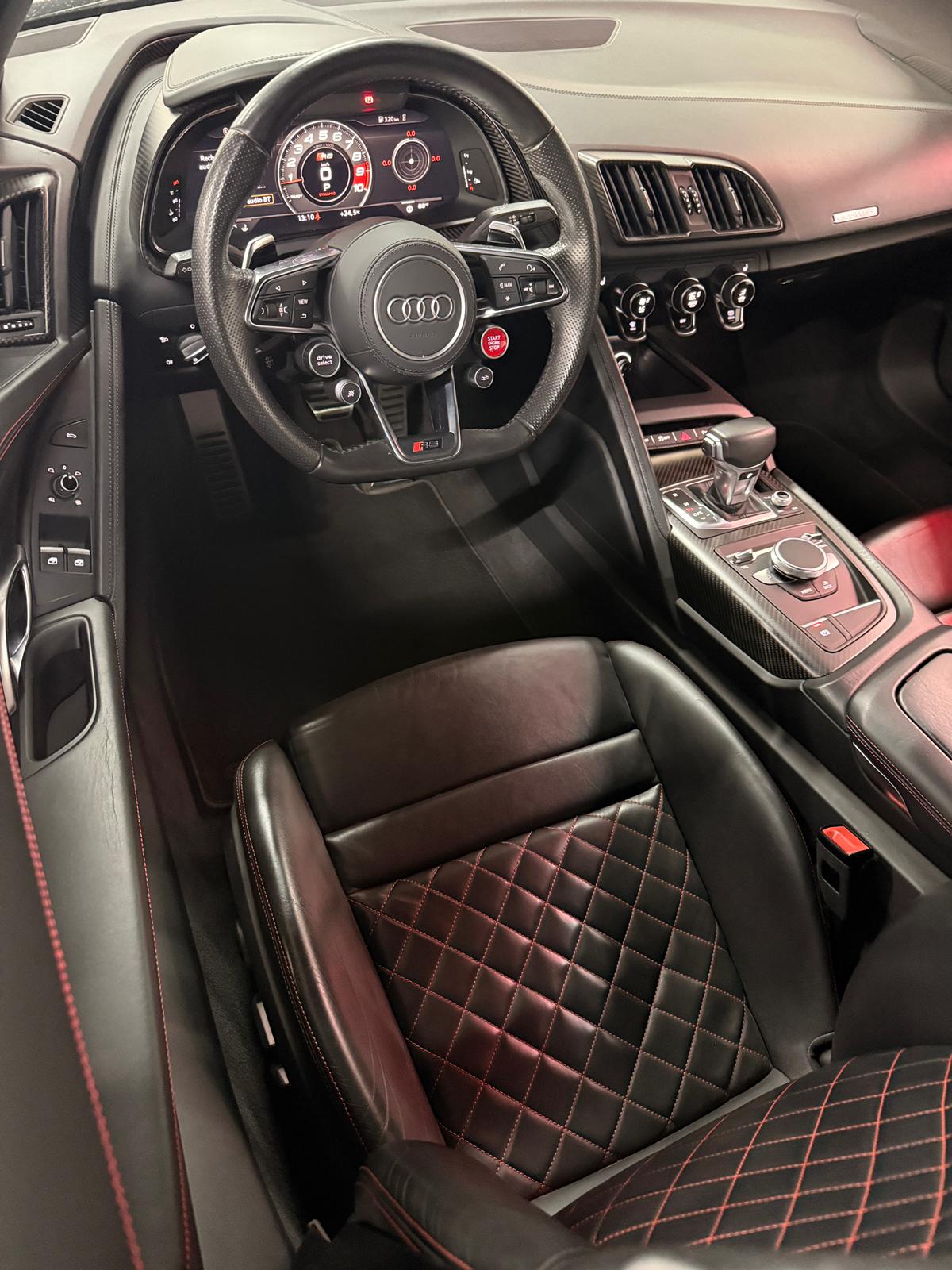AUDI R8 Coupé 5.2 plus S-Tronic-image-27