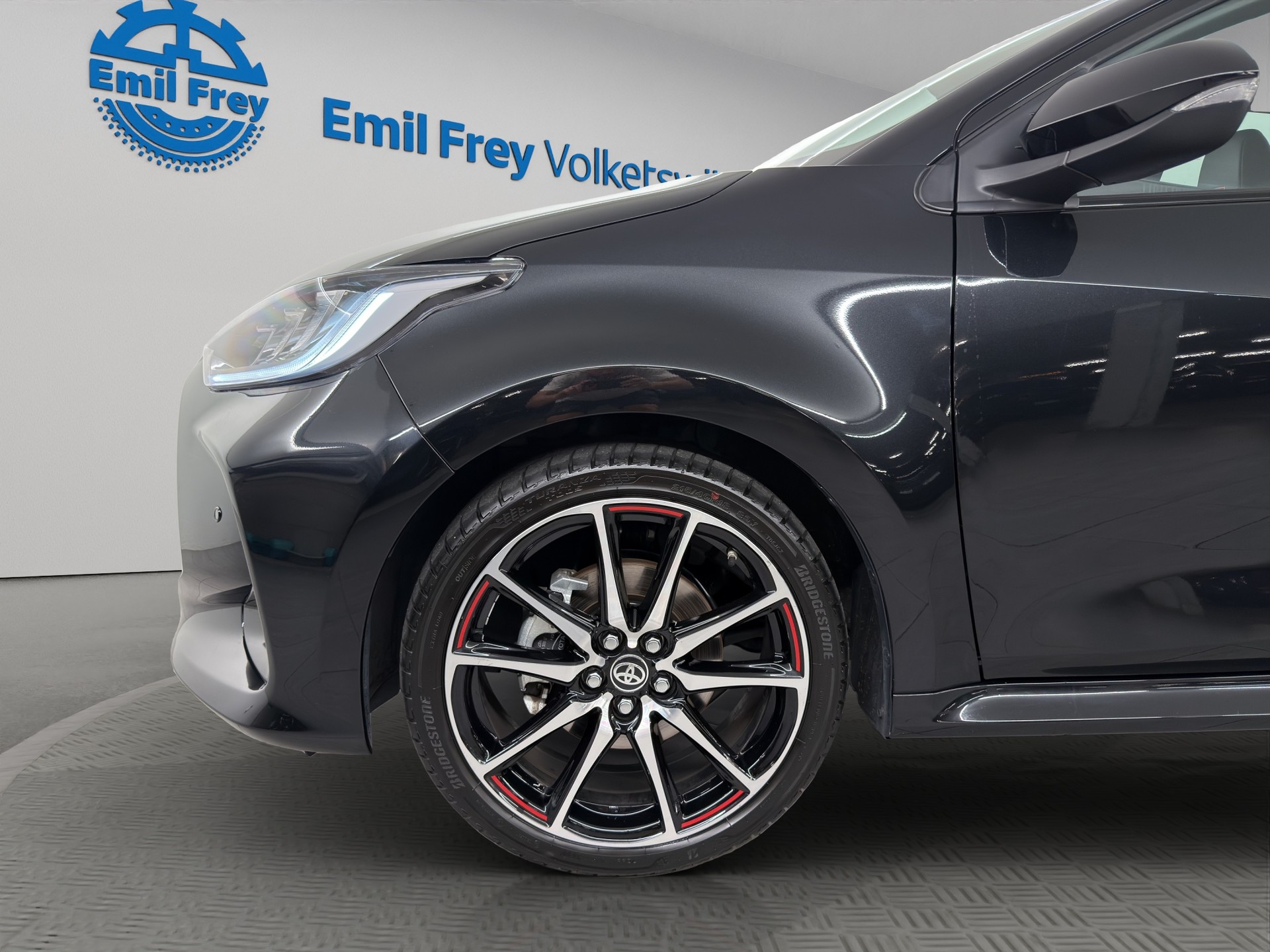 TOYOTA Yaris 1.5 VVT-i HSD GR Sport-showroom-element-3