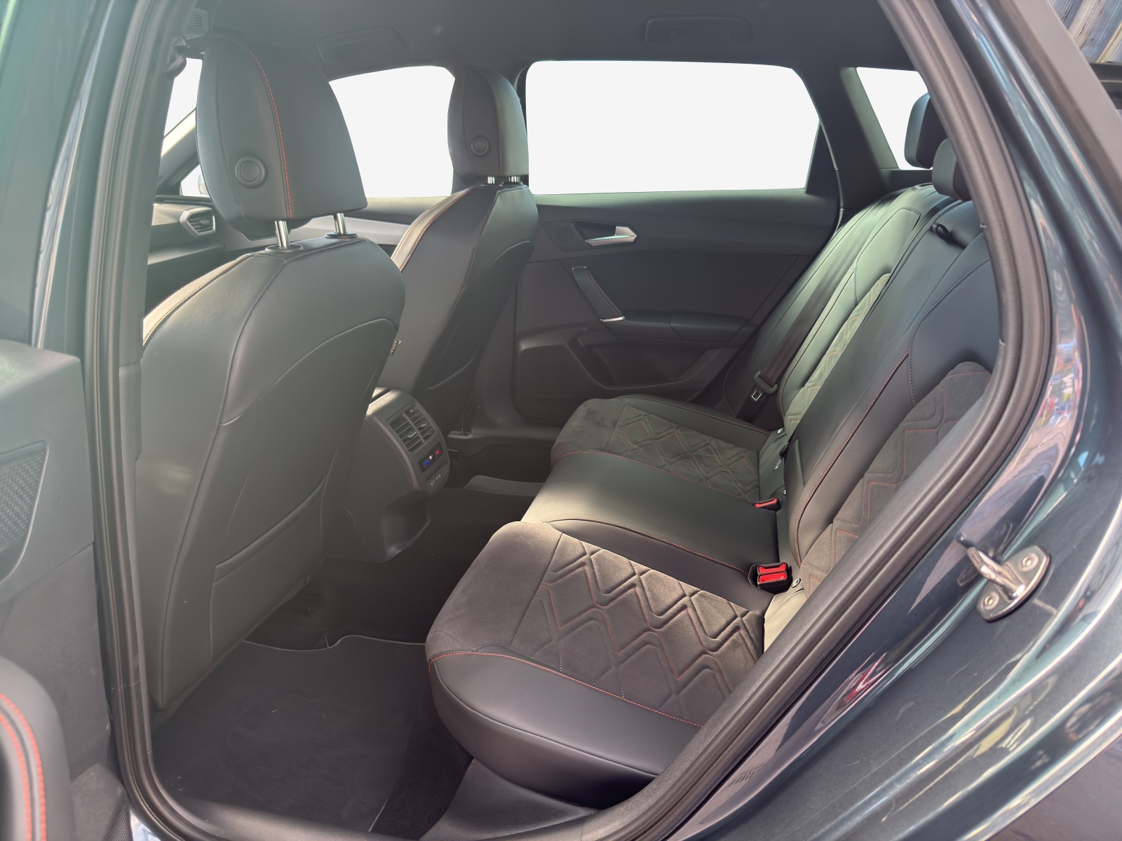 SEAT Leon ST 1.4 eHybrid pHEV DSG FR-image-11