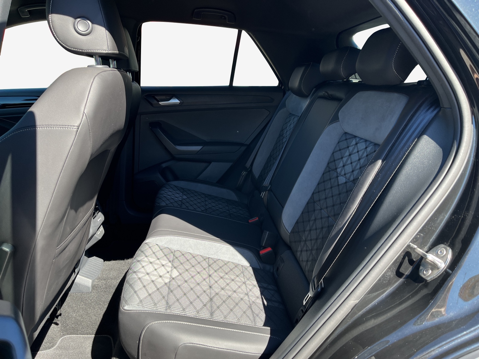 VW T-Roc 2.0 TSI R-Line DSG 4Motion-image-11