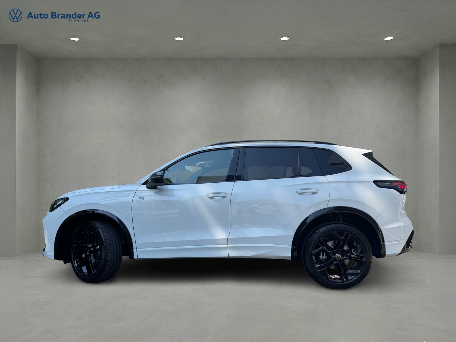 VW Tiguan 2.0 TSI DSG R-Line Plus 4Motion-image-3
