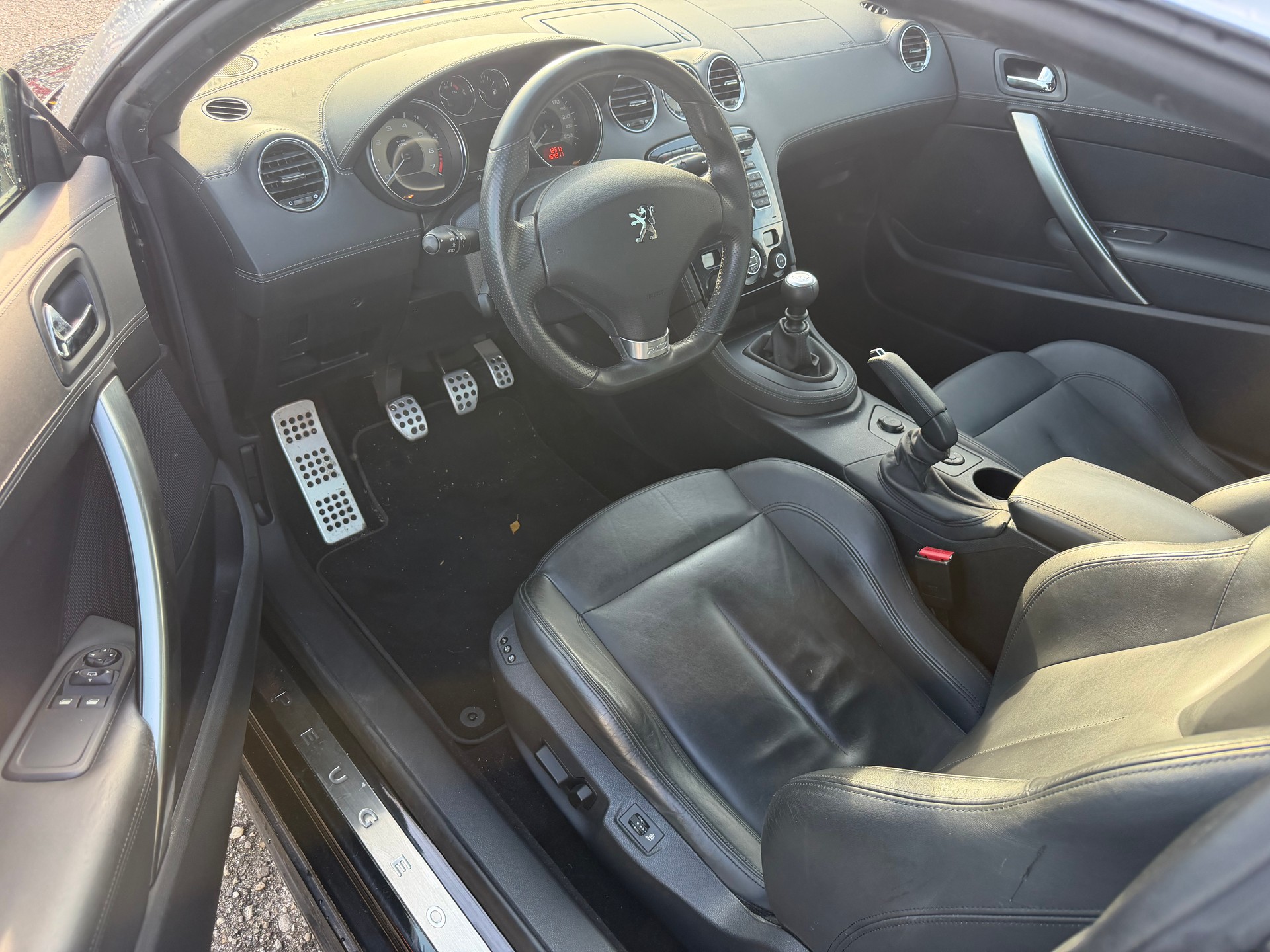 PEUGEOT RCZ 1.6 Turbo Brownstone-image-6