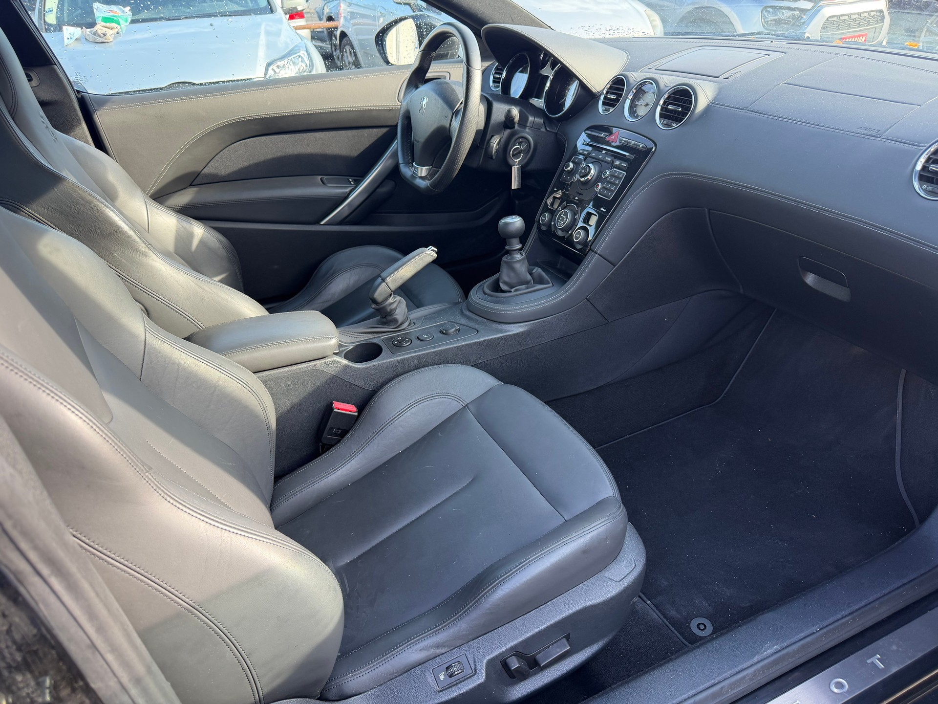 PEUGEOT RCZ 1.6 Turbo Brownstone-image-5