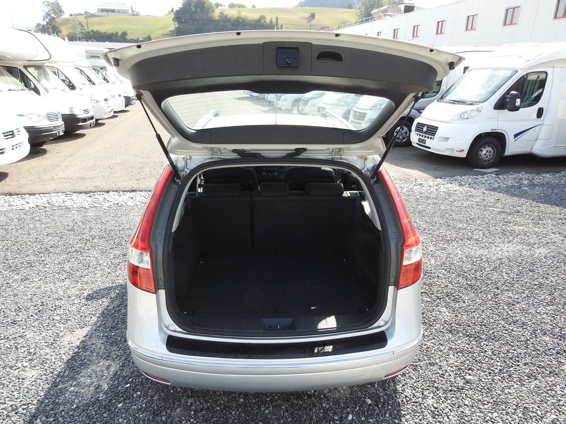 HYUNDAI i30 Wagon 1.6 CRDi Style-image-9