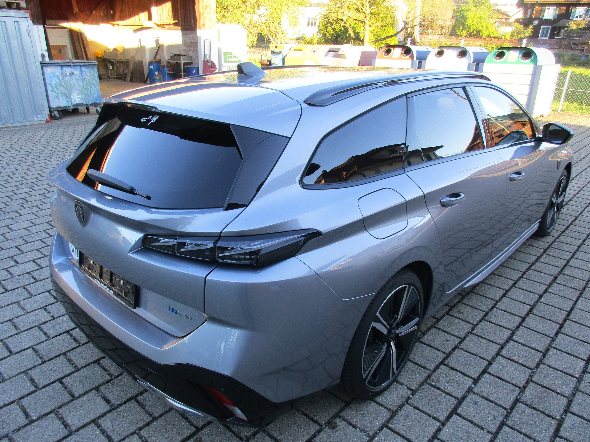 PEUGEOT 308 SW 1.6 PHEV 180 GT-image-2