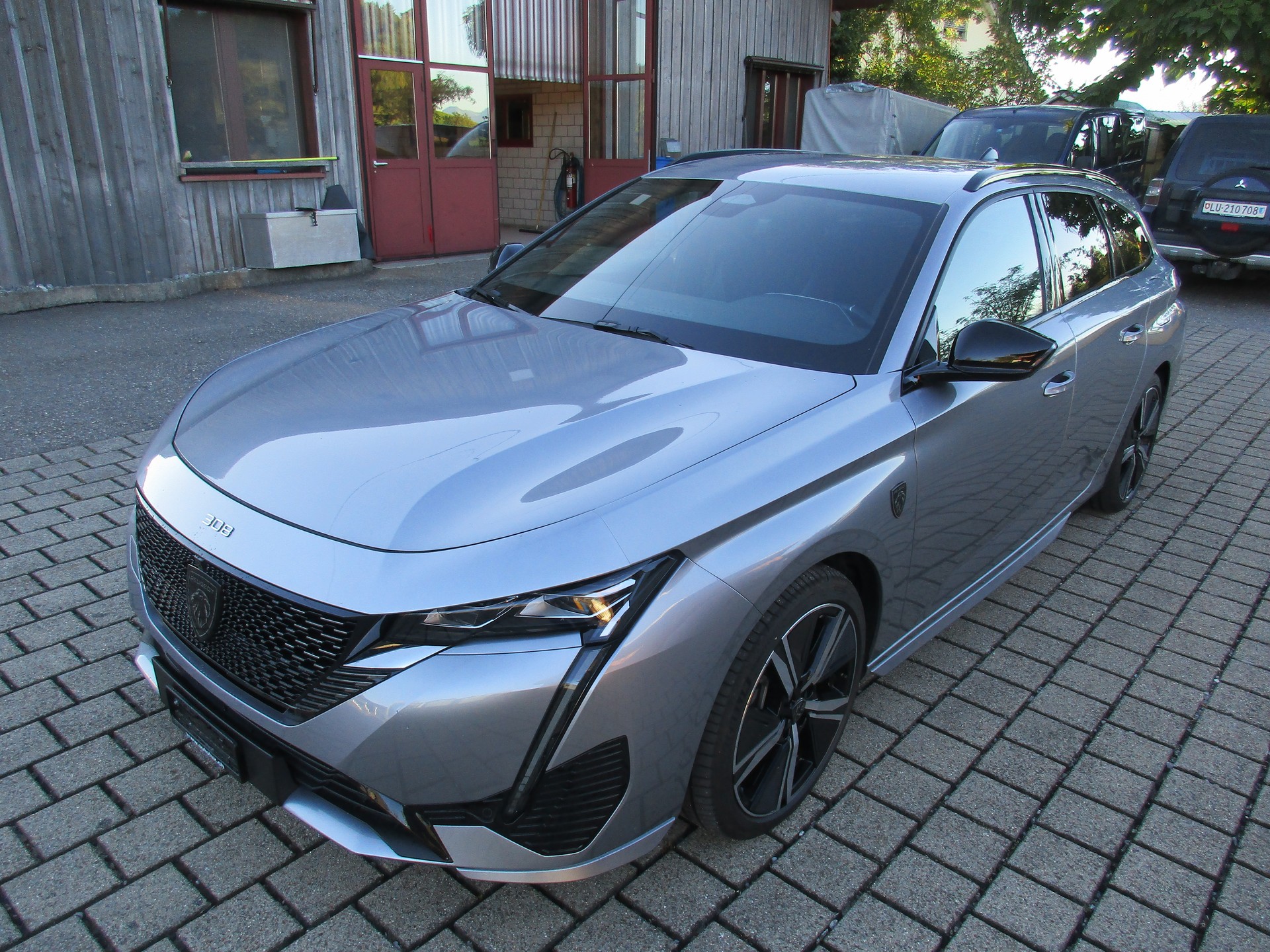 PEUGEOT 308 SW 1.6 PHEV 180 GT-image-0