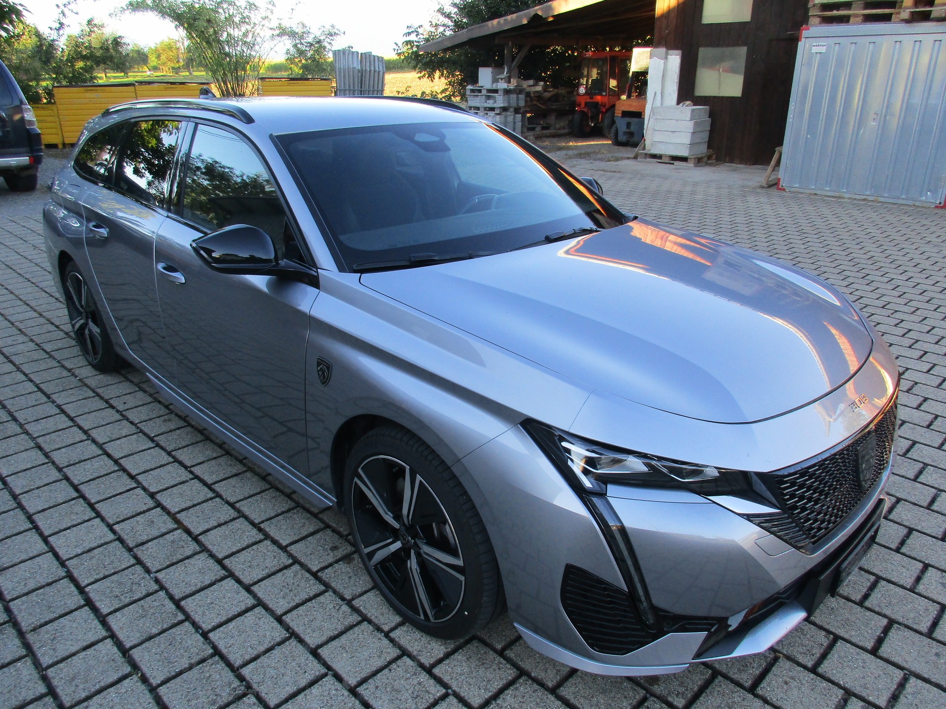PEUGEOT 308 SW 1.6 PHEV 180 GT-image-3