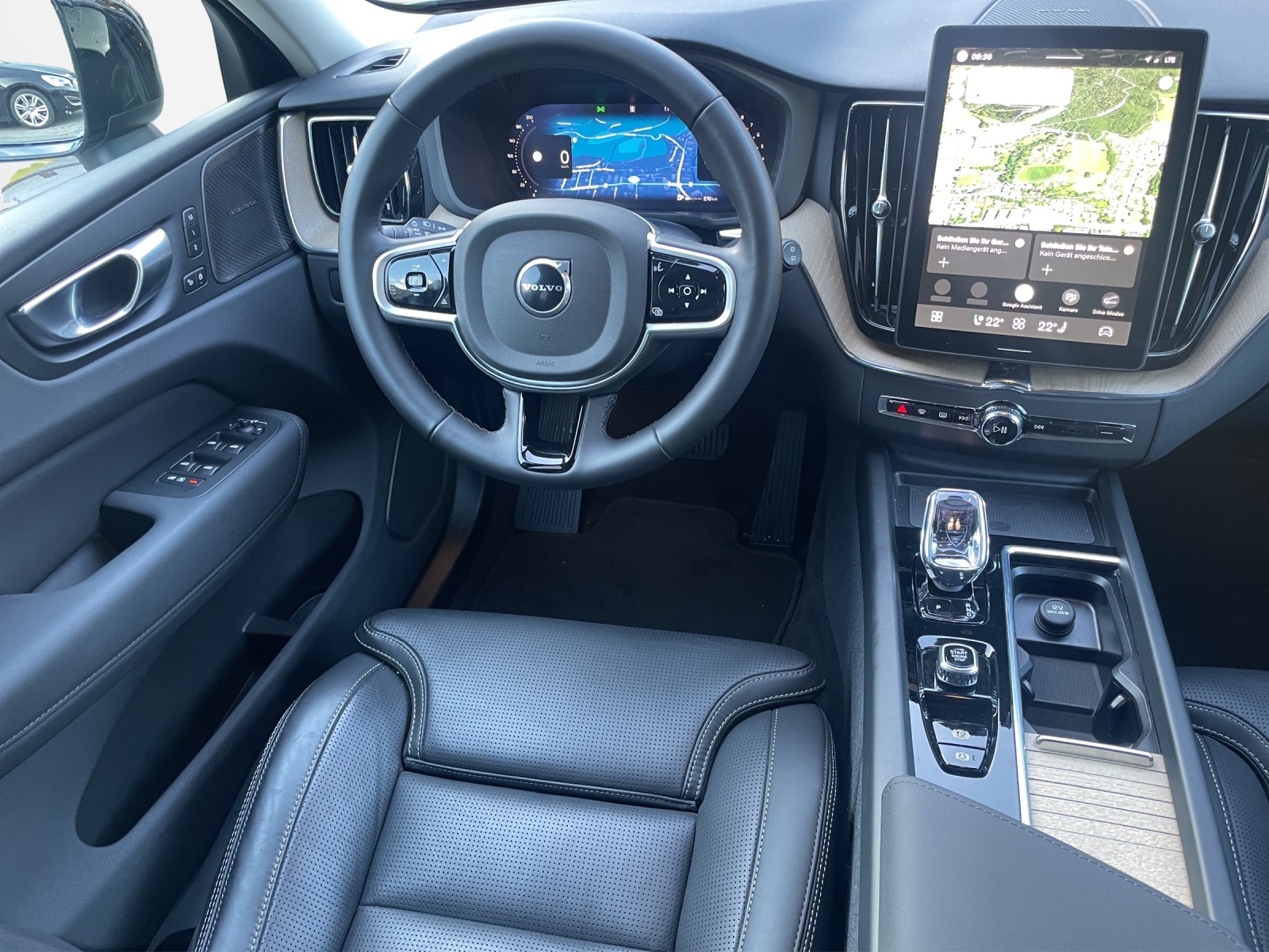 VOLVO XC60 2.0 B5 MH Plus Dark AWD-image-12