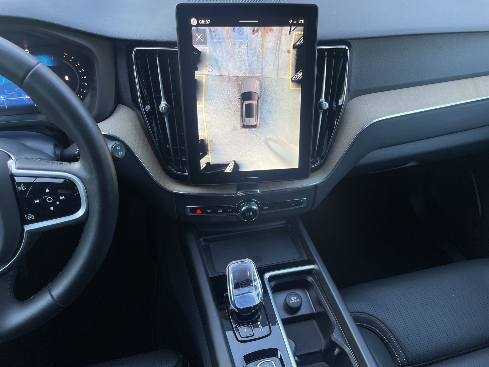 VOLVO XC60 2.0 B5 MH Plus Dark AWD-image-16