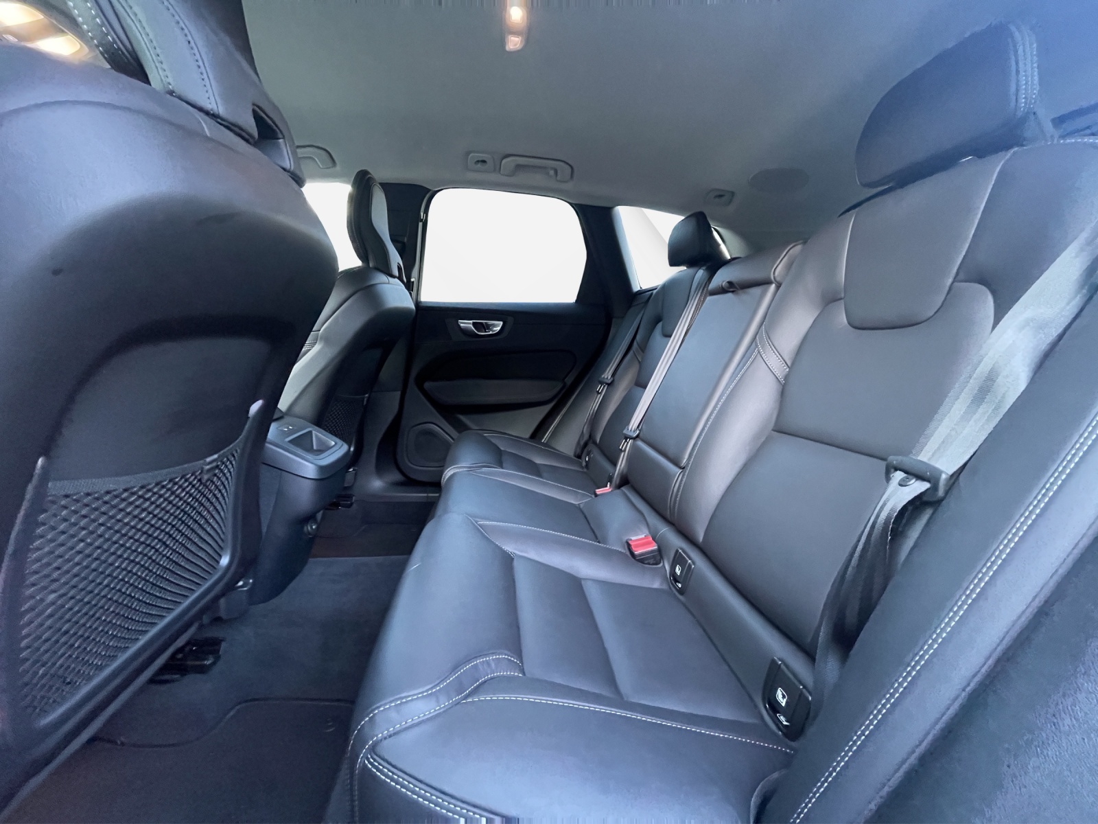 VOLVO XC60 2.0 B5 MH Plus Dark AWD-image-13