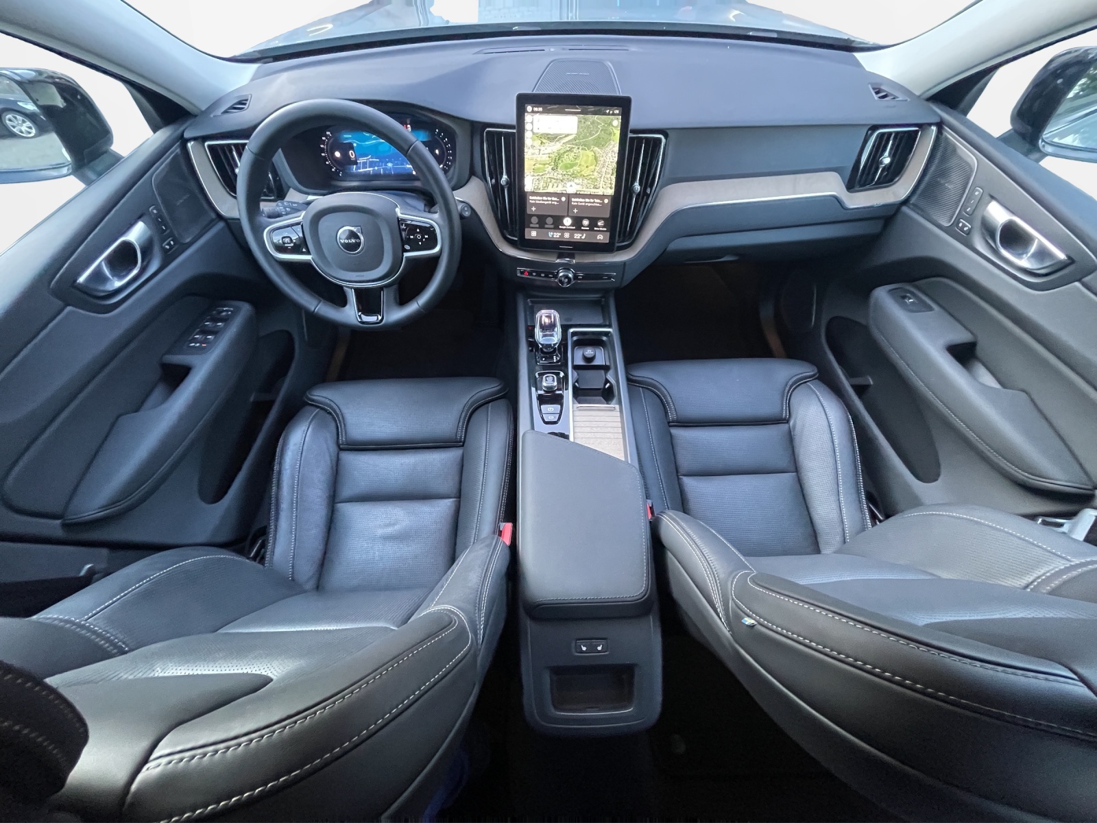 VOLVO XC60 2.0 B5 MH Plus Dark AWD-image-10