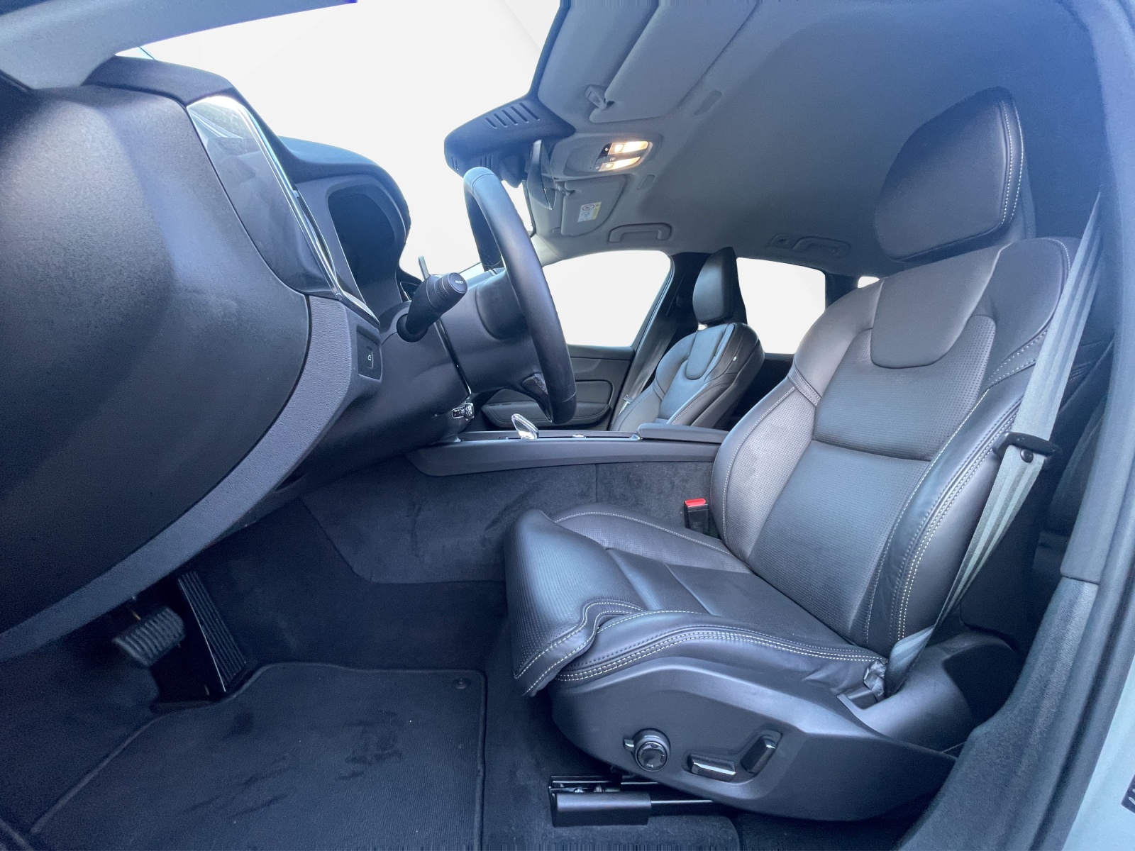VOLVO XC60 2.0 B5 MH Plus Dark AWD-image-9