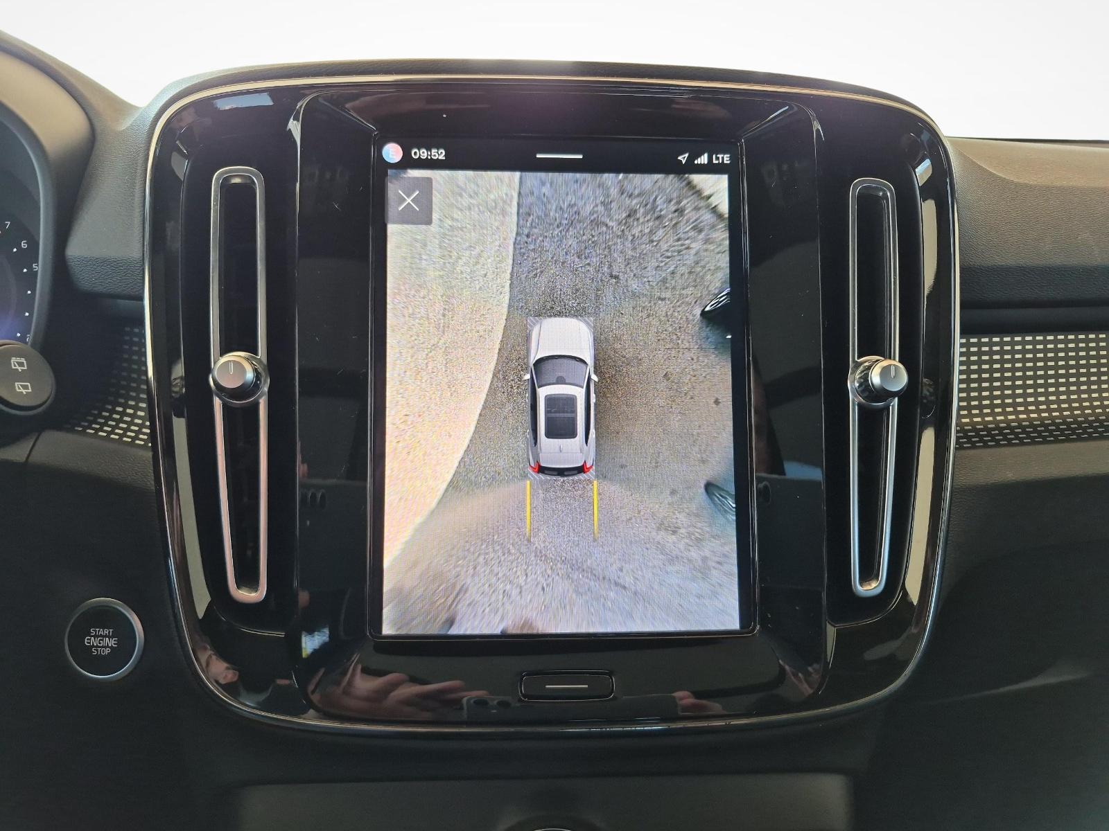 VOLVO XC40 2.0 B4 MH Ultimate Dark AWD-image-14