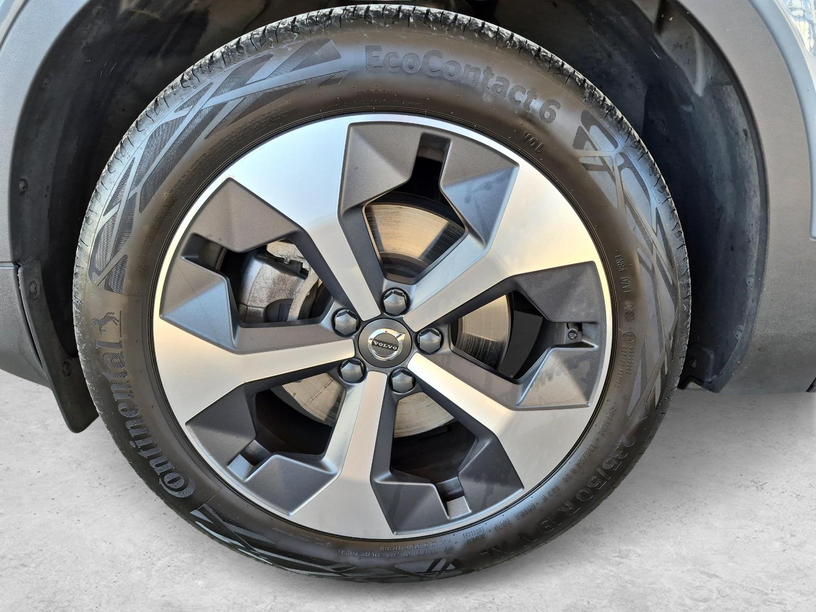 VOLVO XC40 2.0 B4 MH Ultimate Dark AWD-image-18