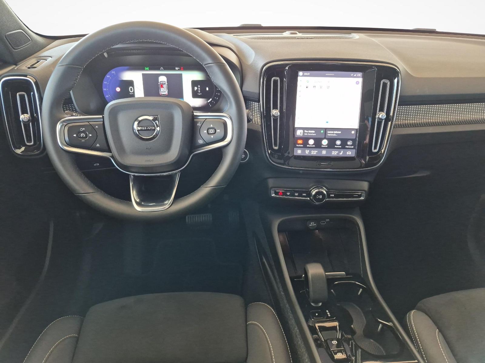VOLVO XC40 2.0 B4 MH Ultimate Dark AWD-image-8