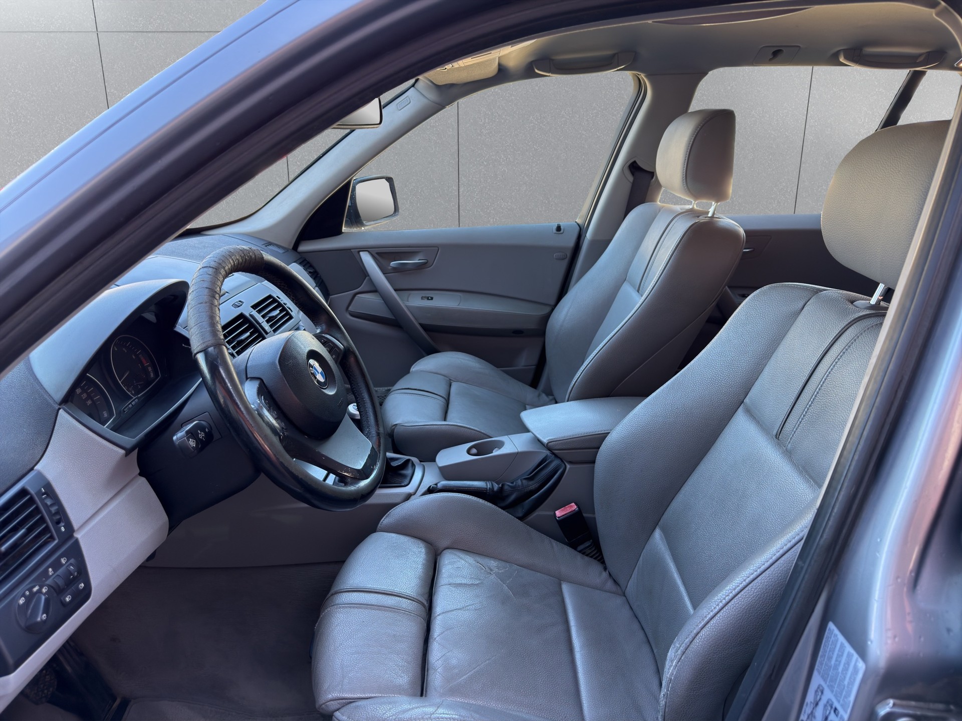 BMW X3 2.5i-image-8