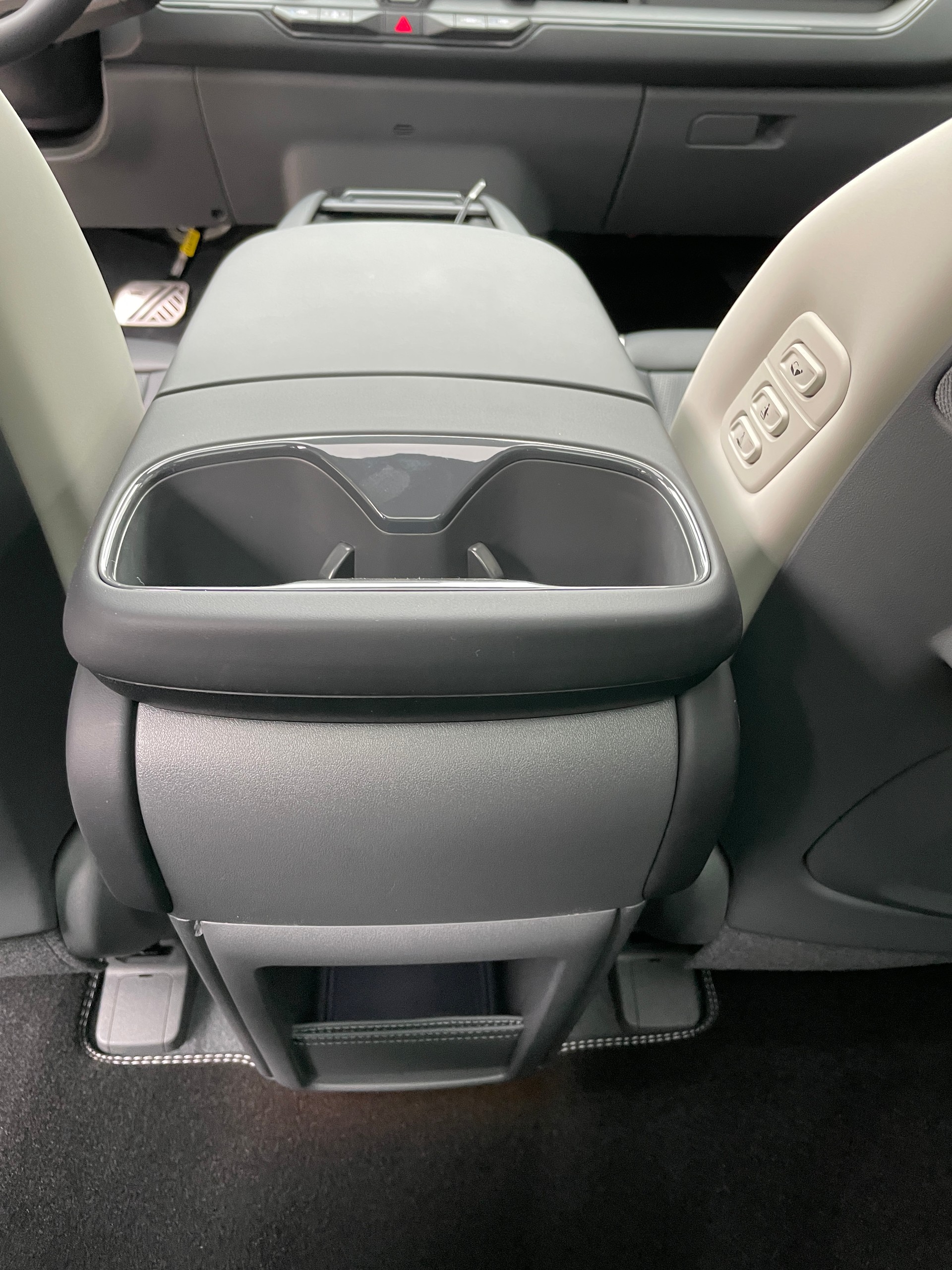 KIA EV9 99,8 kWh GT-Line, 7-Sitzer mit Panoramadach-image-13