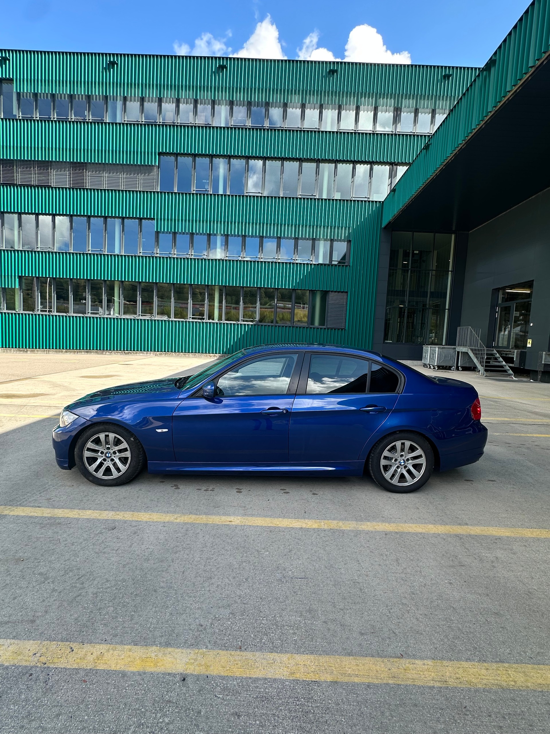 BMW 320d-image-1