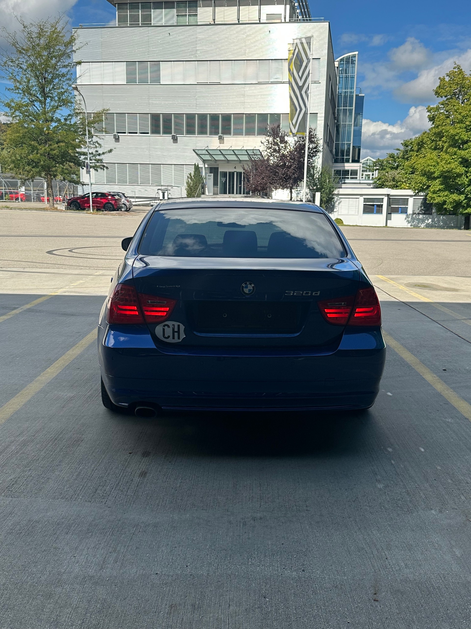 BMW 320d-image-3