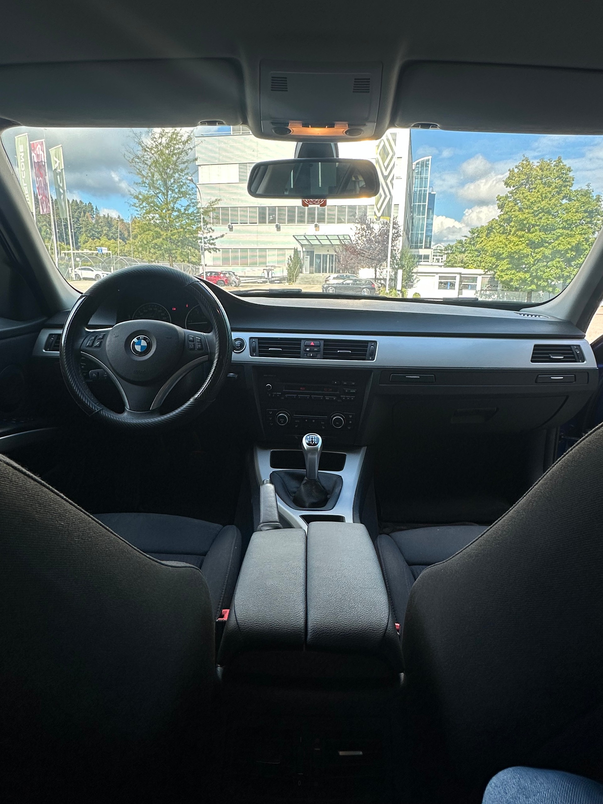 BMW 320d-image-5