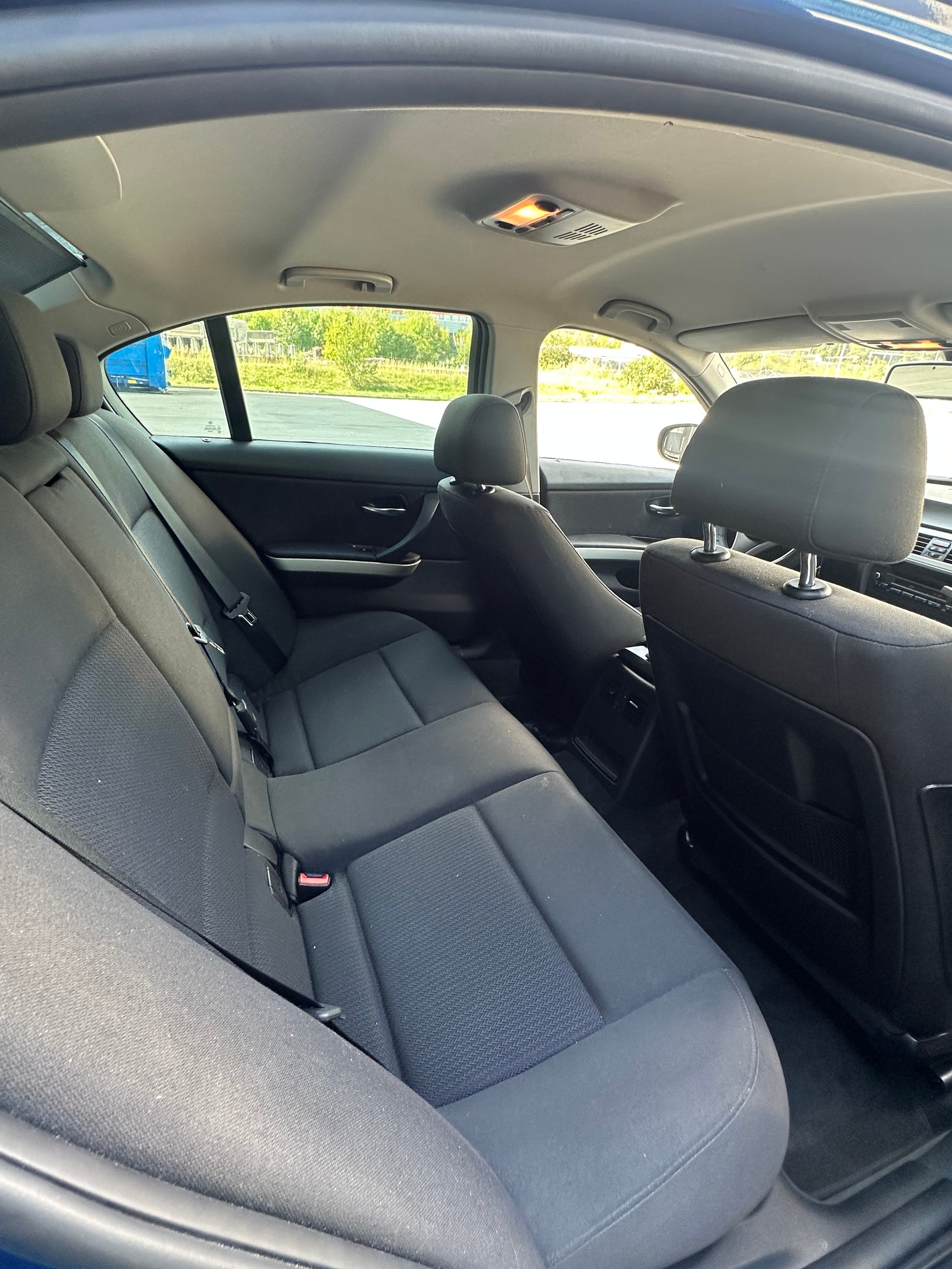 BMW 320d-image-4