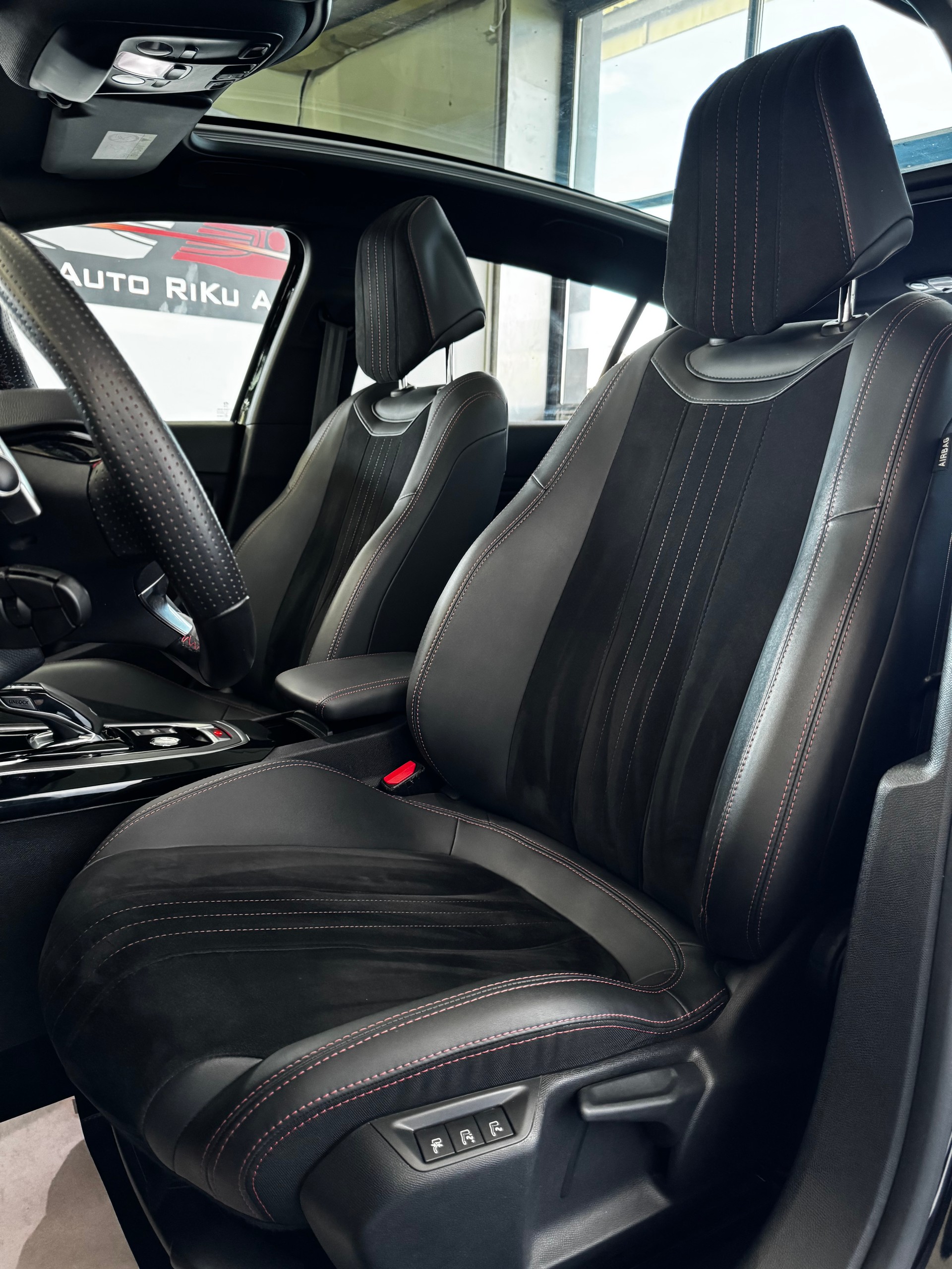 PEUGEOT 308 1.2 Pure Tech GT Line EAT8-image-13