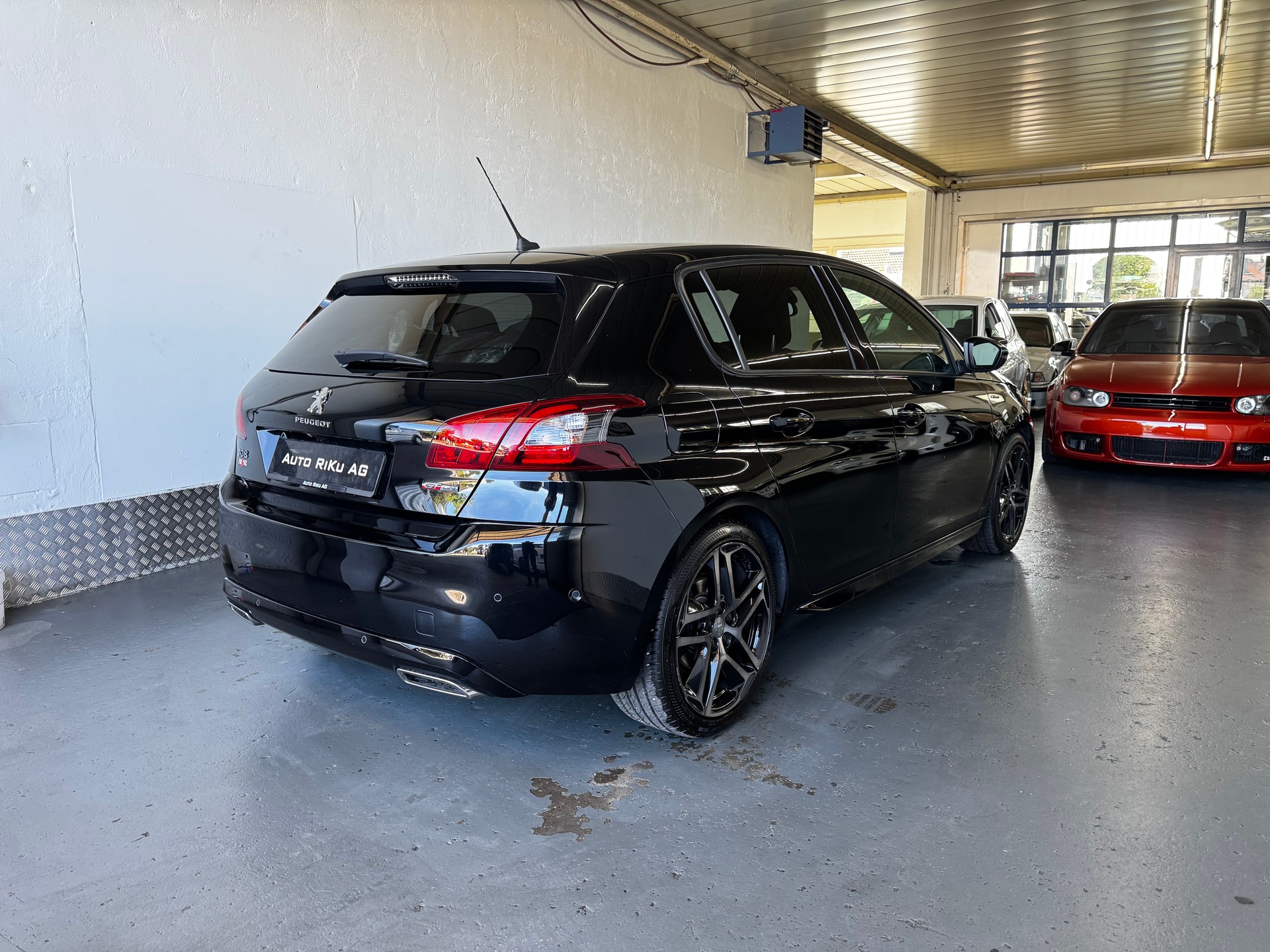 PEUGEOT 308 1.2 Pure Tech GT Line EAT8-image-8