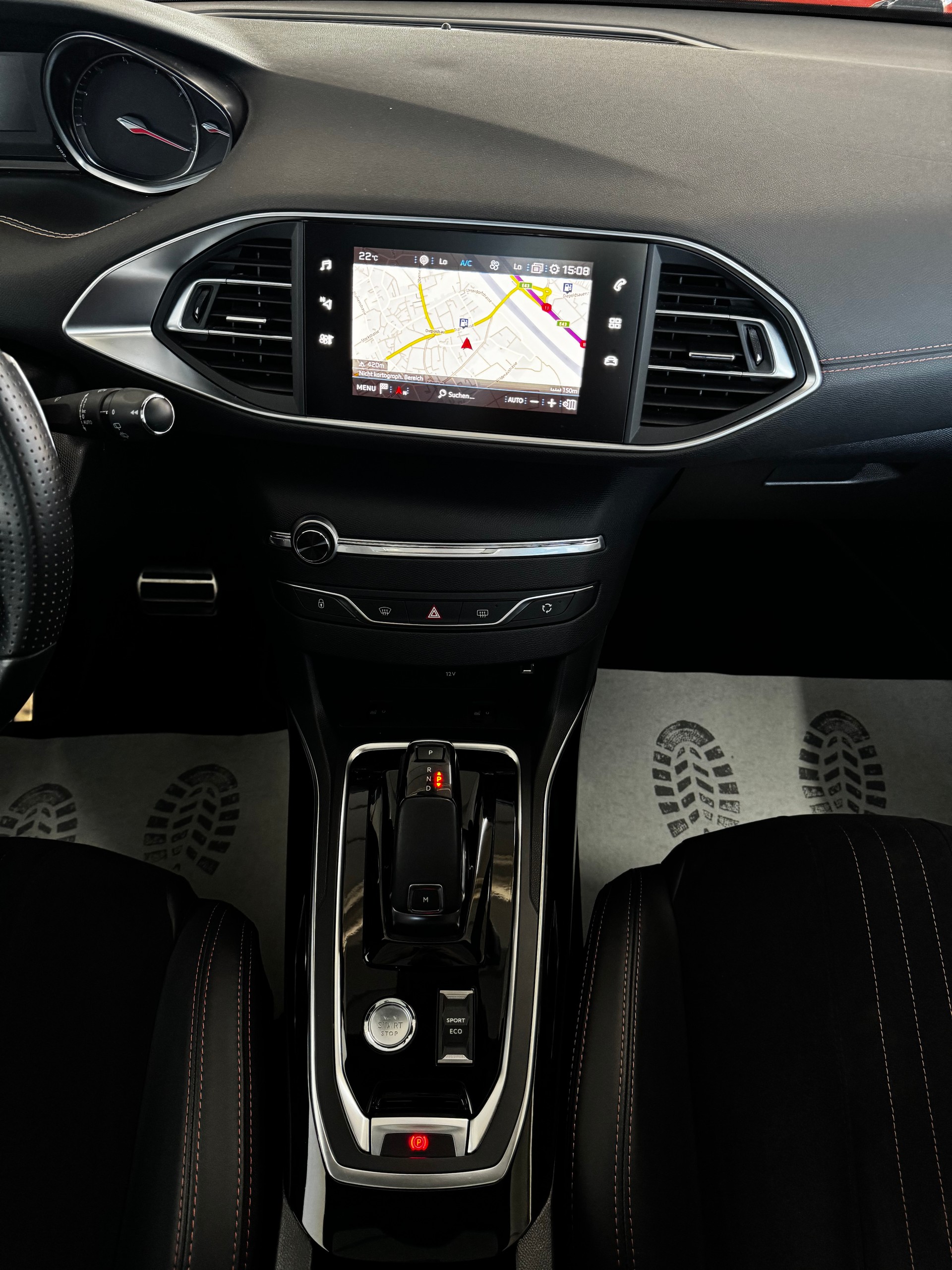 PEUGEOT 308 1.2 Pure Tech GT Line EAT8-image-16