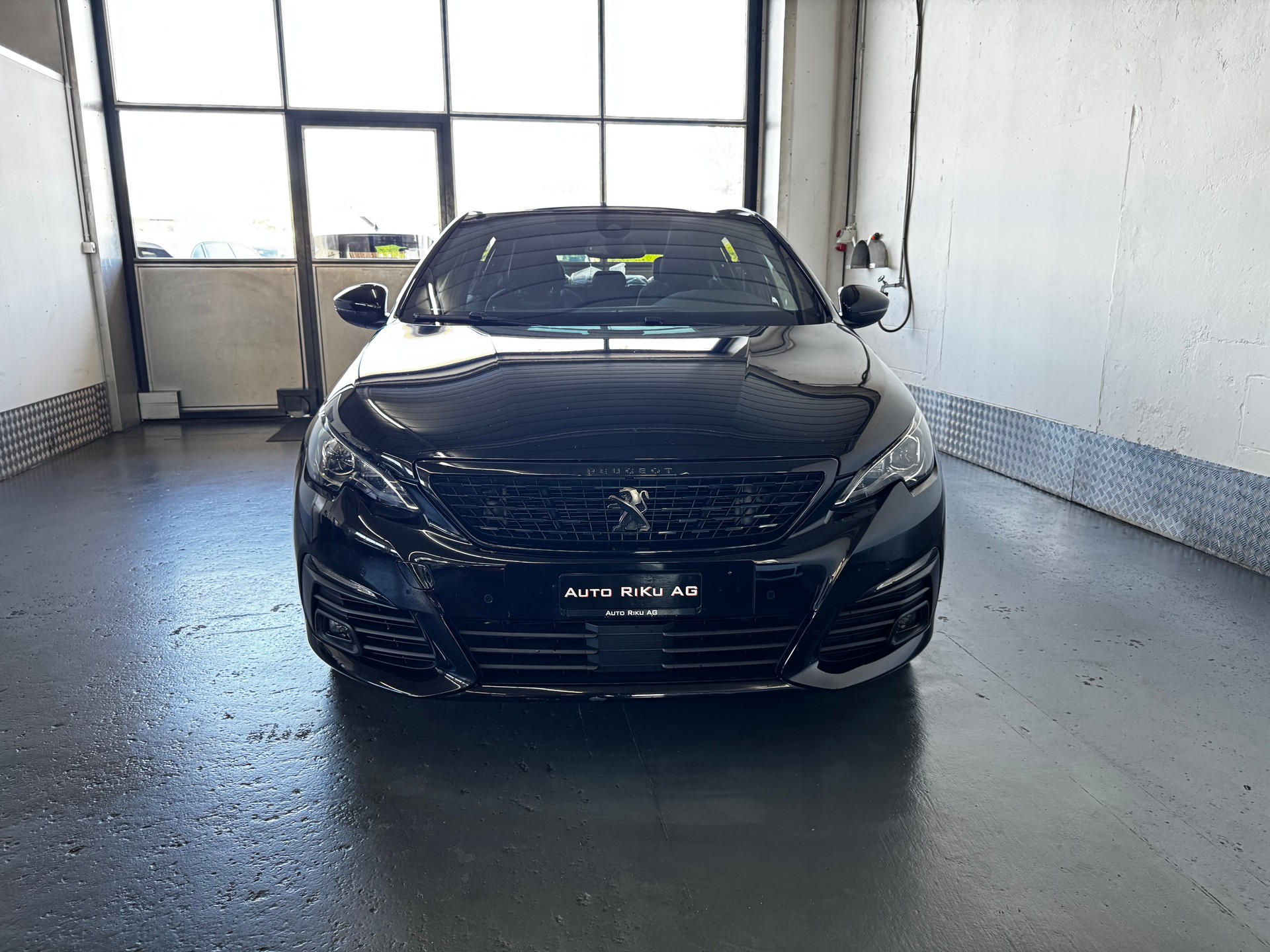 PEUGEOT 308 1.2 Pure Tech GT Line EAT8-image-3