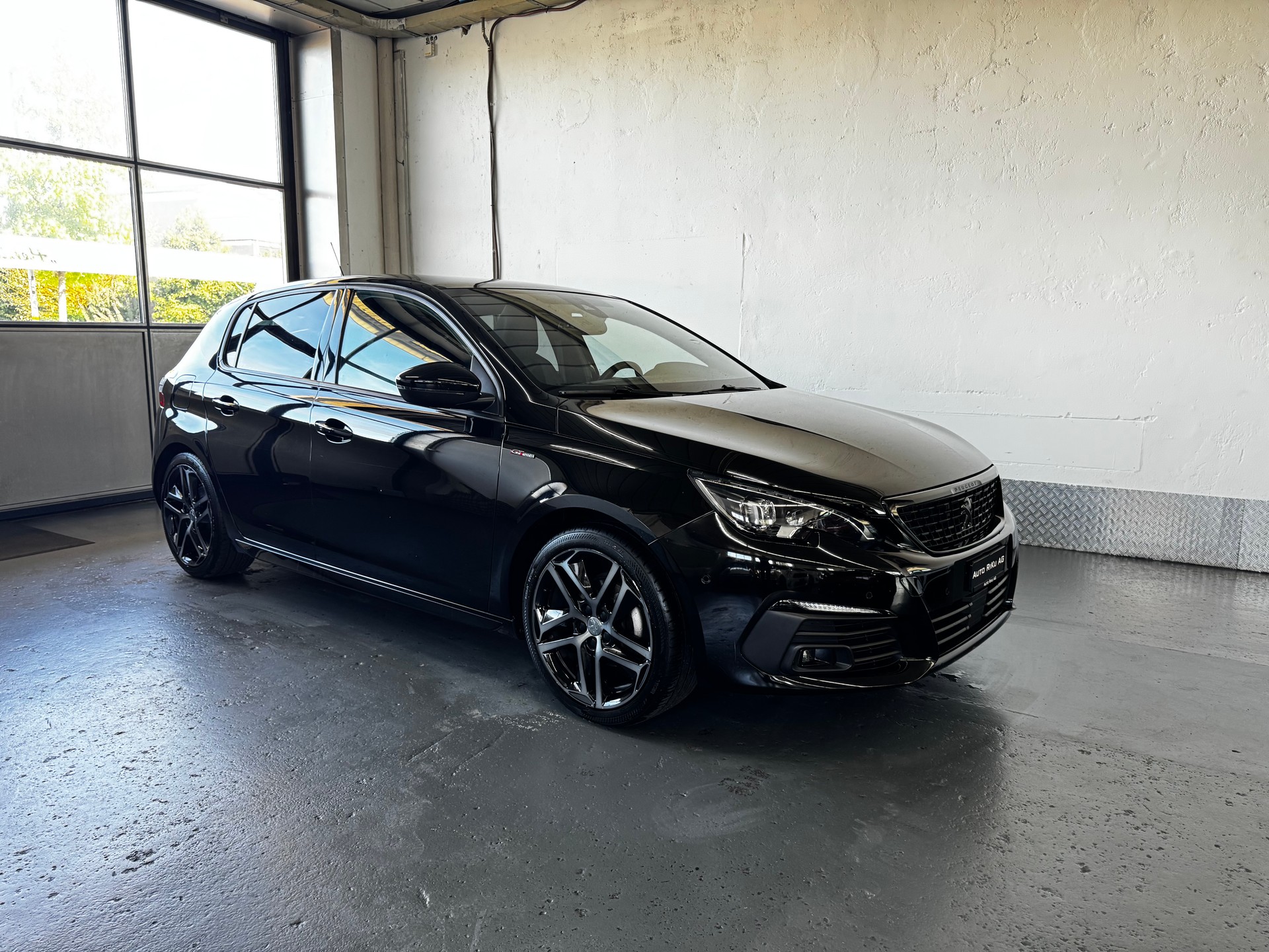 PEUGEOT 308 1.2 Pure Tech GT Line EAT8-image-1
