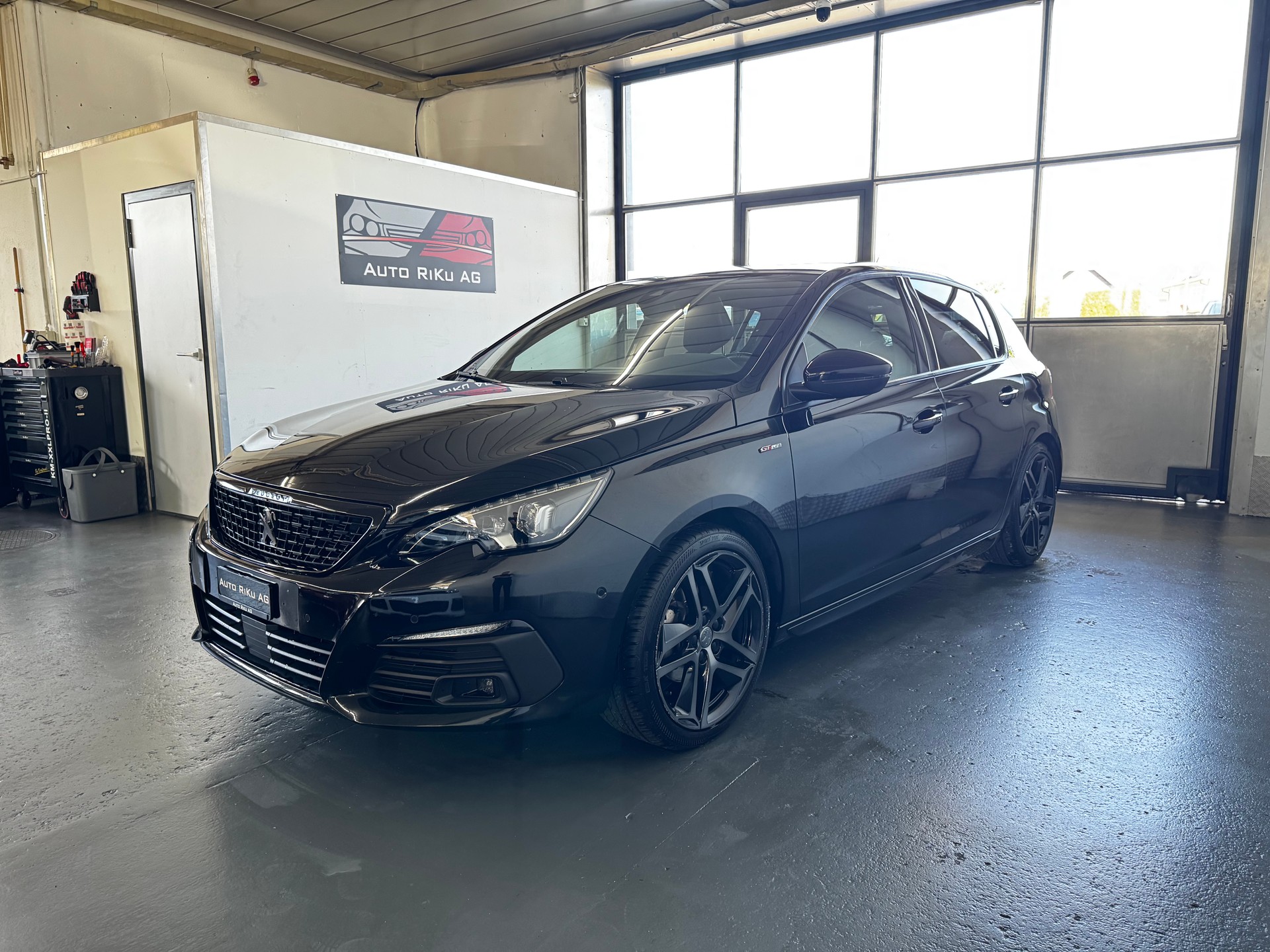 PEUGEOT 308 1.2 Pure Tech GT Line EAT8-image-5