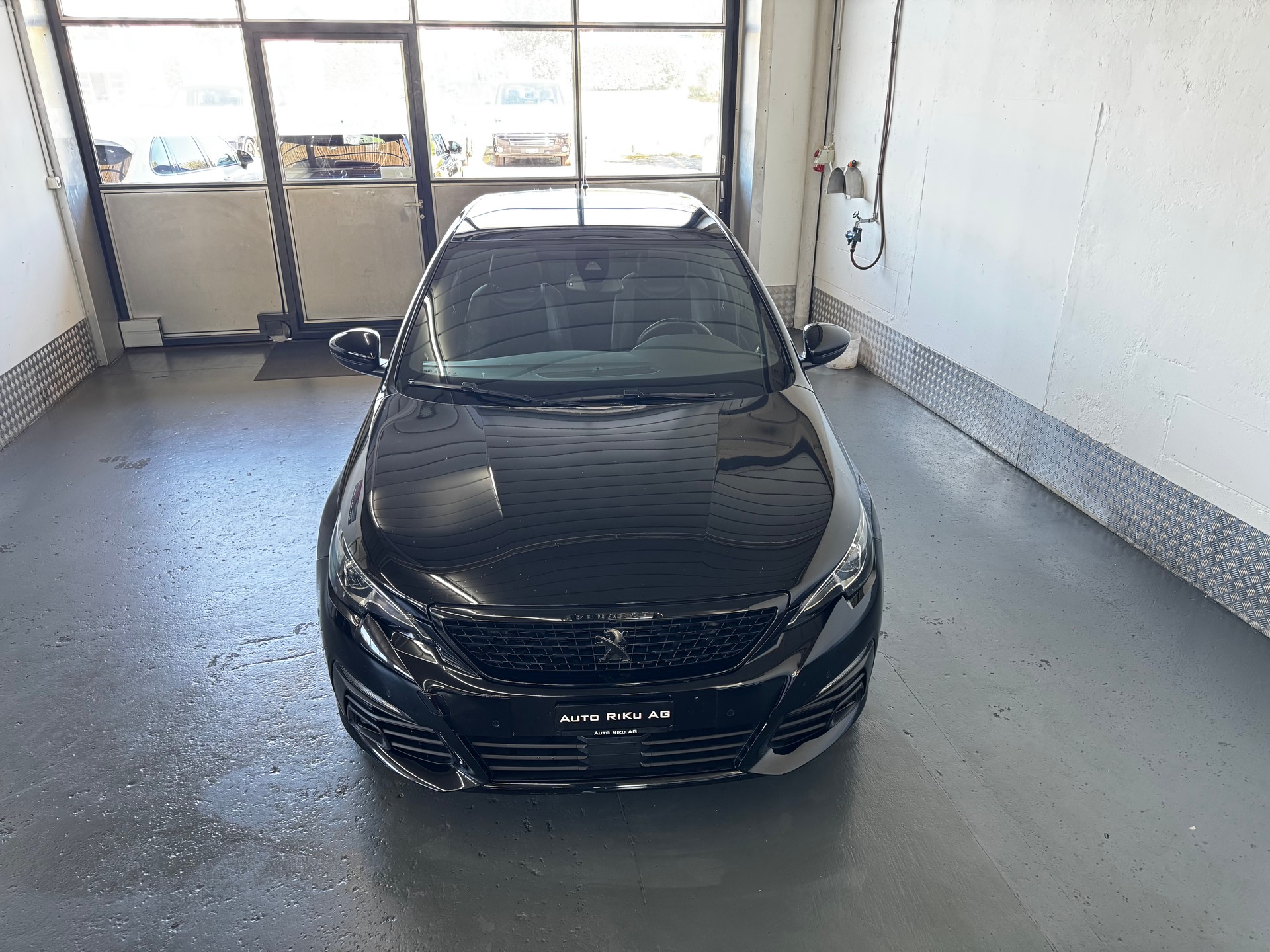 PEUGEOT 308 1.2 Pure Tech GT Line EAT8-image-2